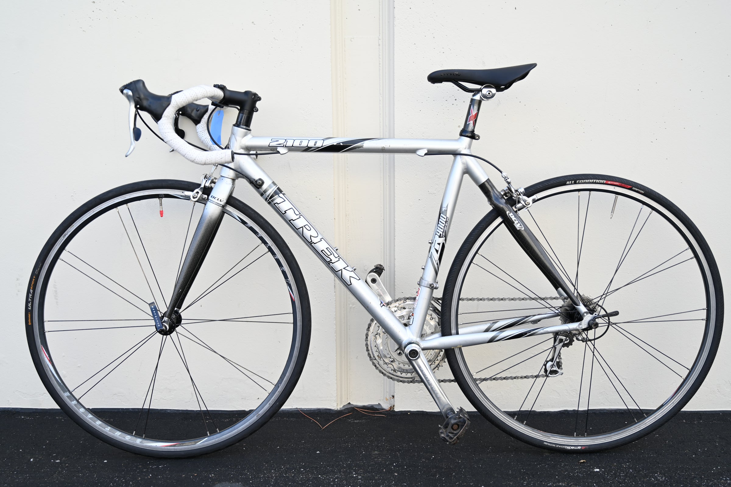 Trek 2100 ZR9000 Alloy / Carbon Road Bike with Ultegra/105, Carbon