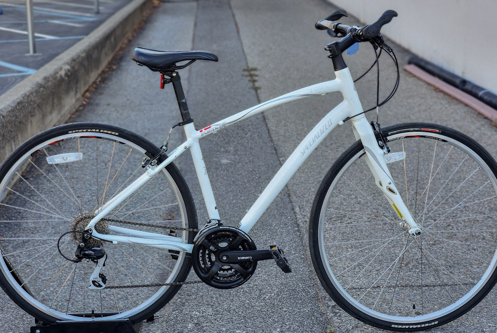 Specialized Vita Sport Women's Commuter Fitness Hybrid WM white