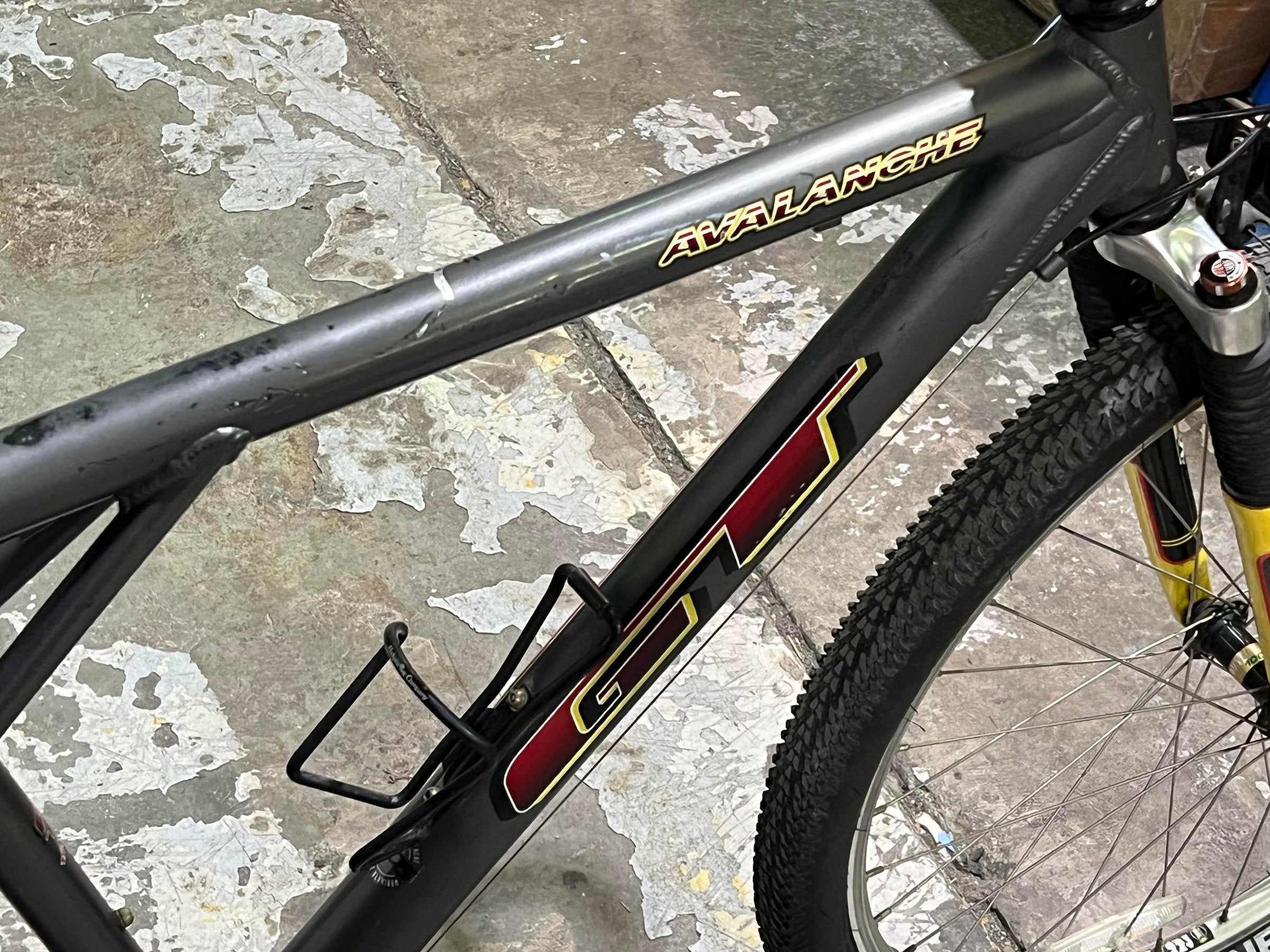 GT Avalanche Vintage Hardtail MTB with RockShox Fork gray - BTRI