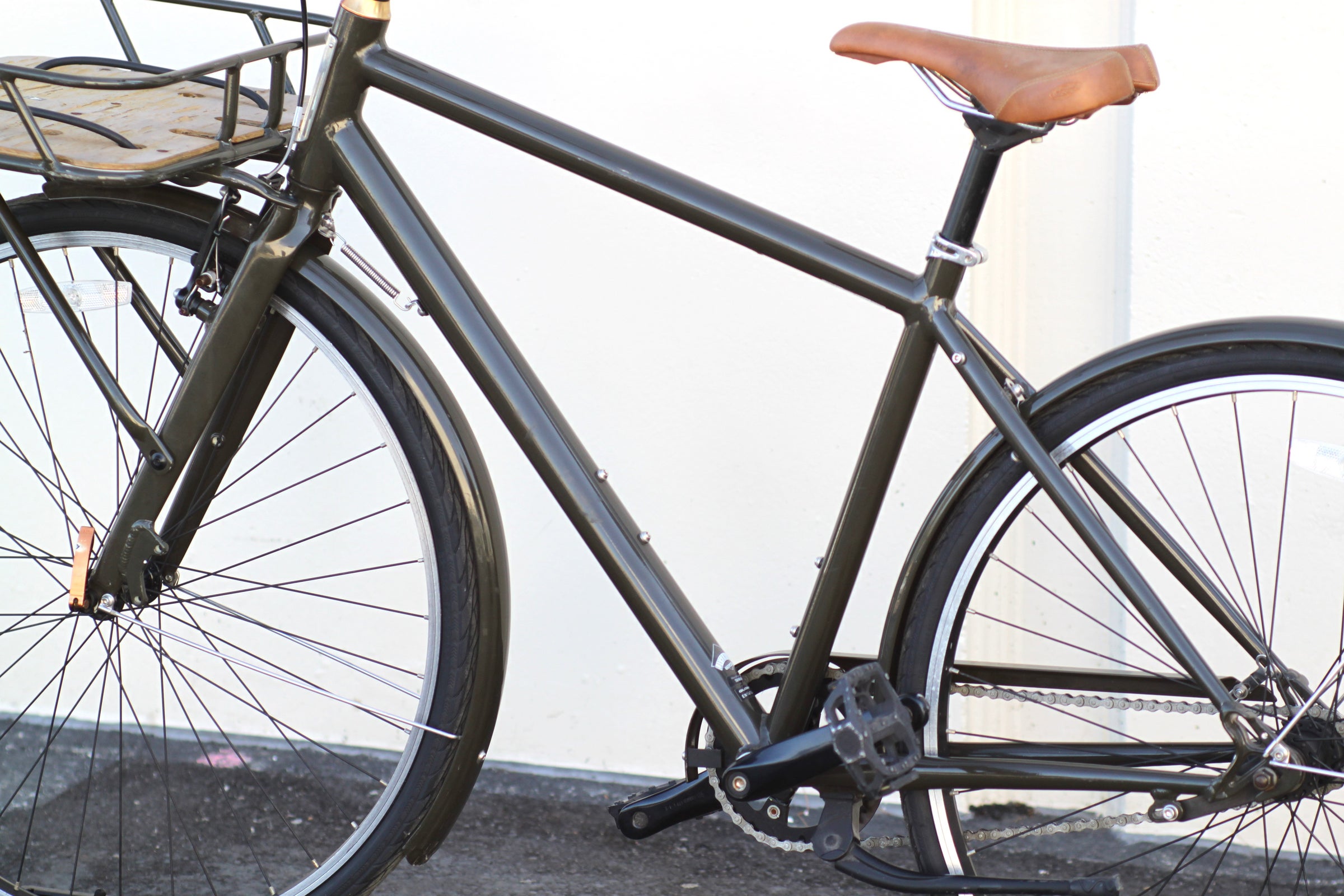 Specialized Globe Live 1 Single Speed Commuter with Large Porteur