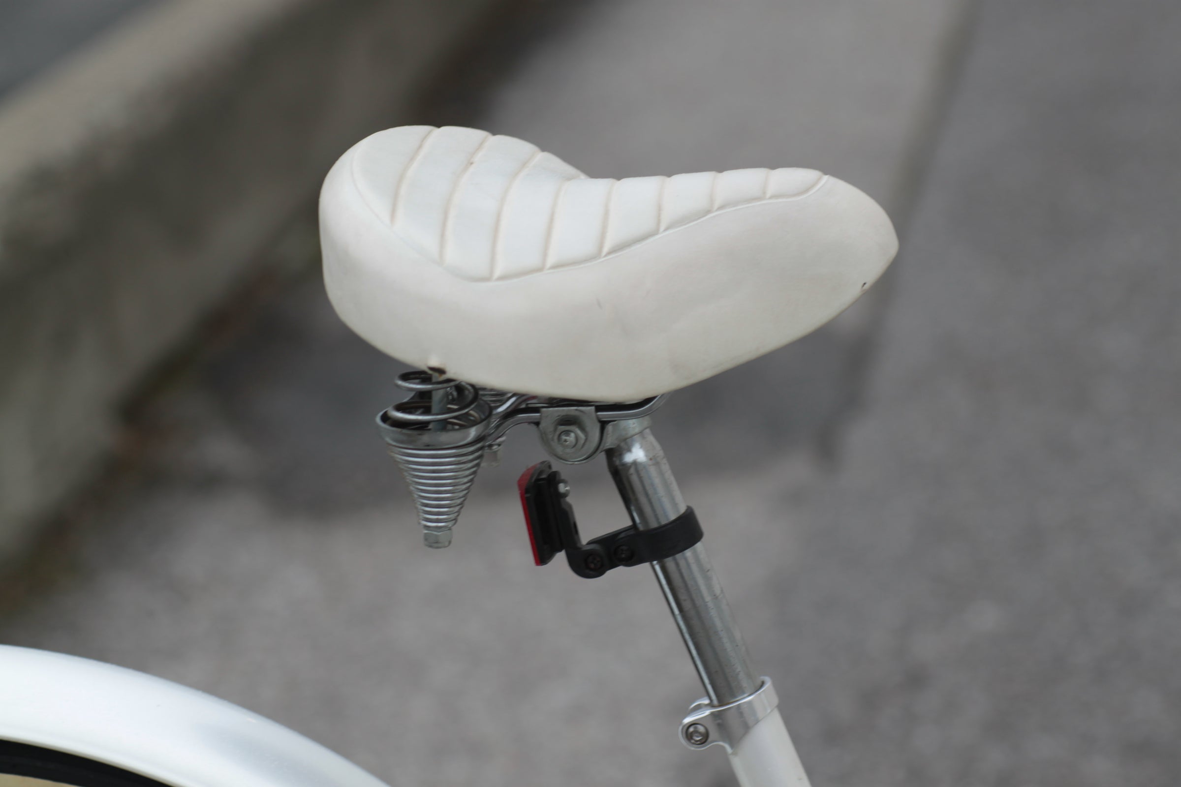 Electra Rosie Women's Cruiser with Handy Front Basket white/black