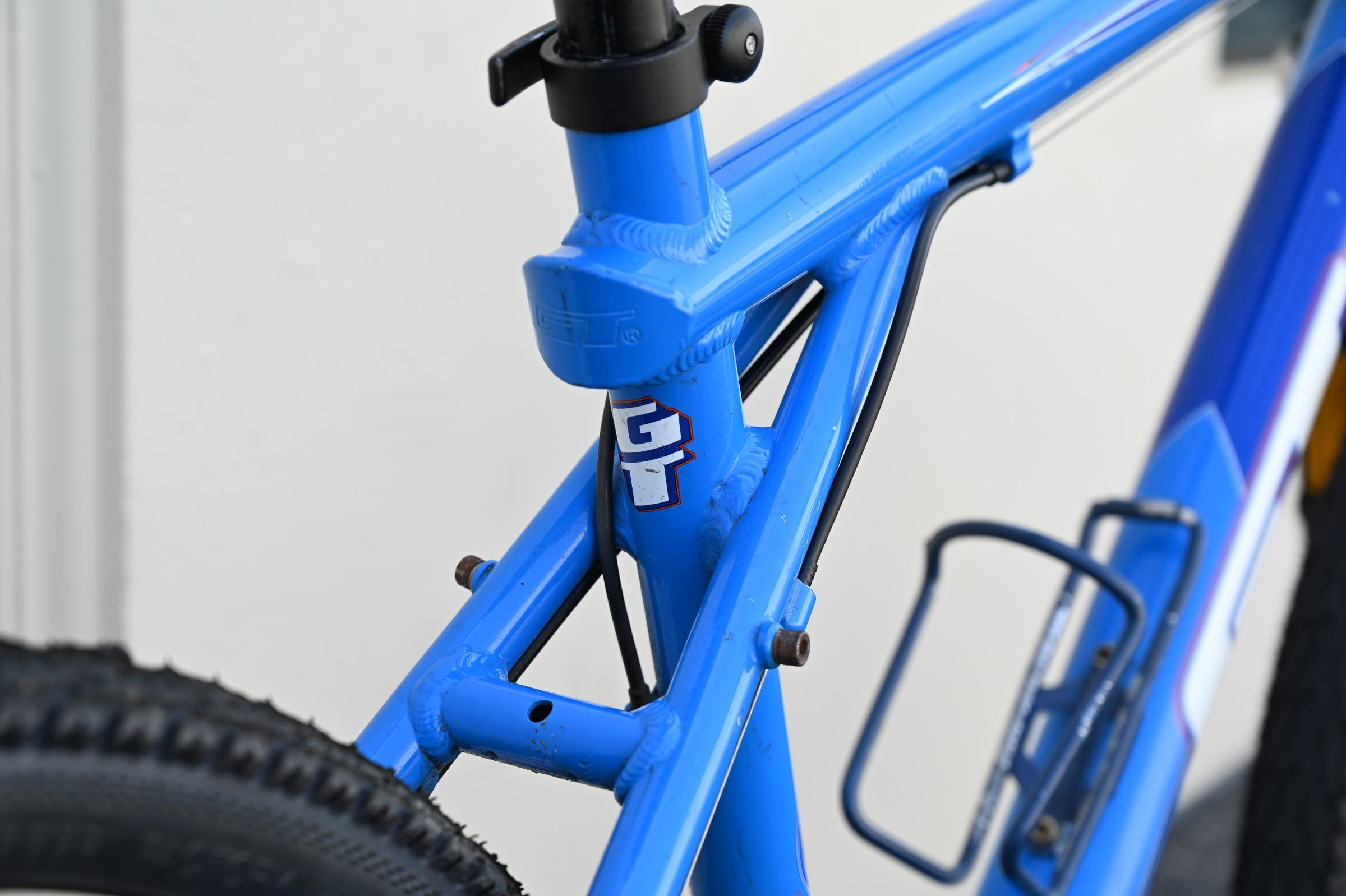 GT Avalanche 2.0 Hardtail MTB 26” Wheelie Bike with Disc Brakes