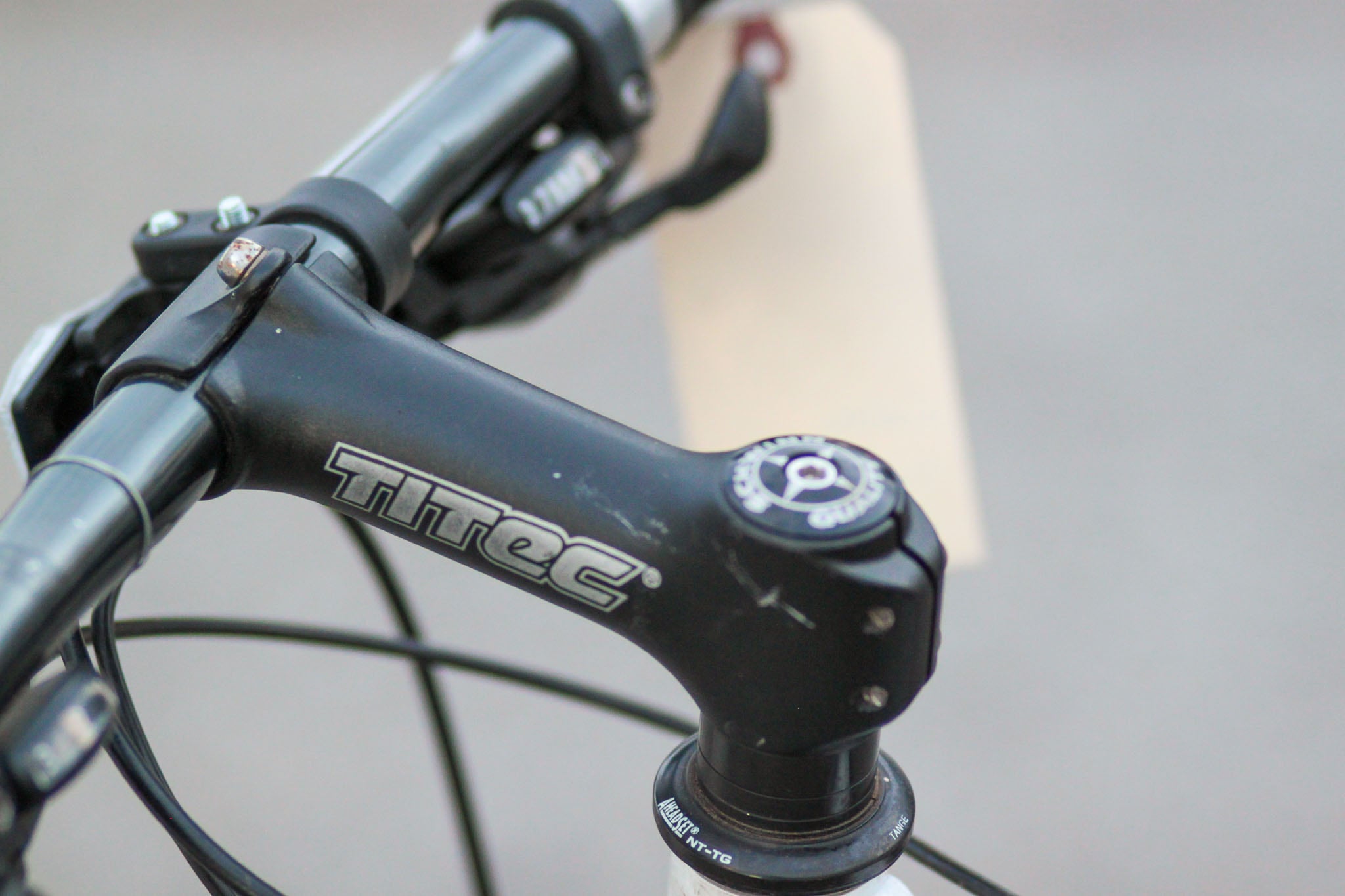 Schwinn Moab 7005 Aluminum Hardtail Mountain Bike with Rock Shox