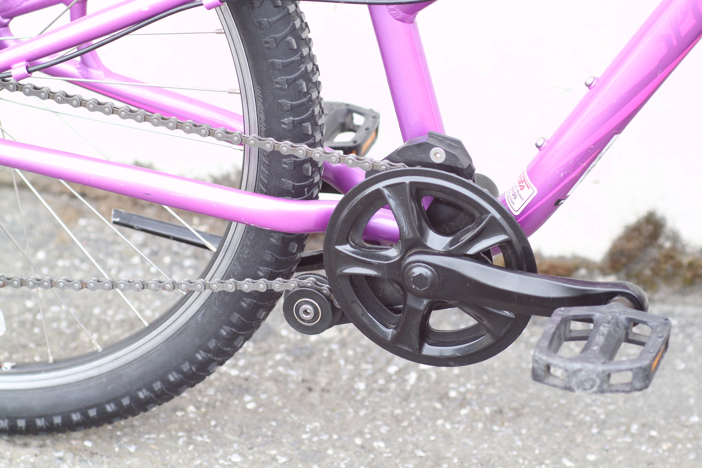 Specialized Hotrock 24 Girl's Bike with 7-speeds, Suntour Fork