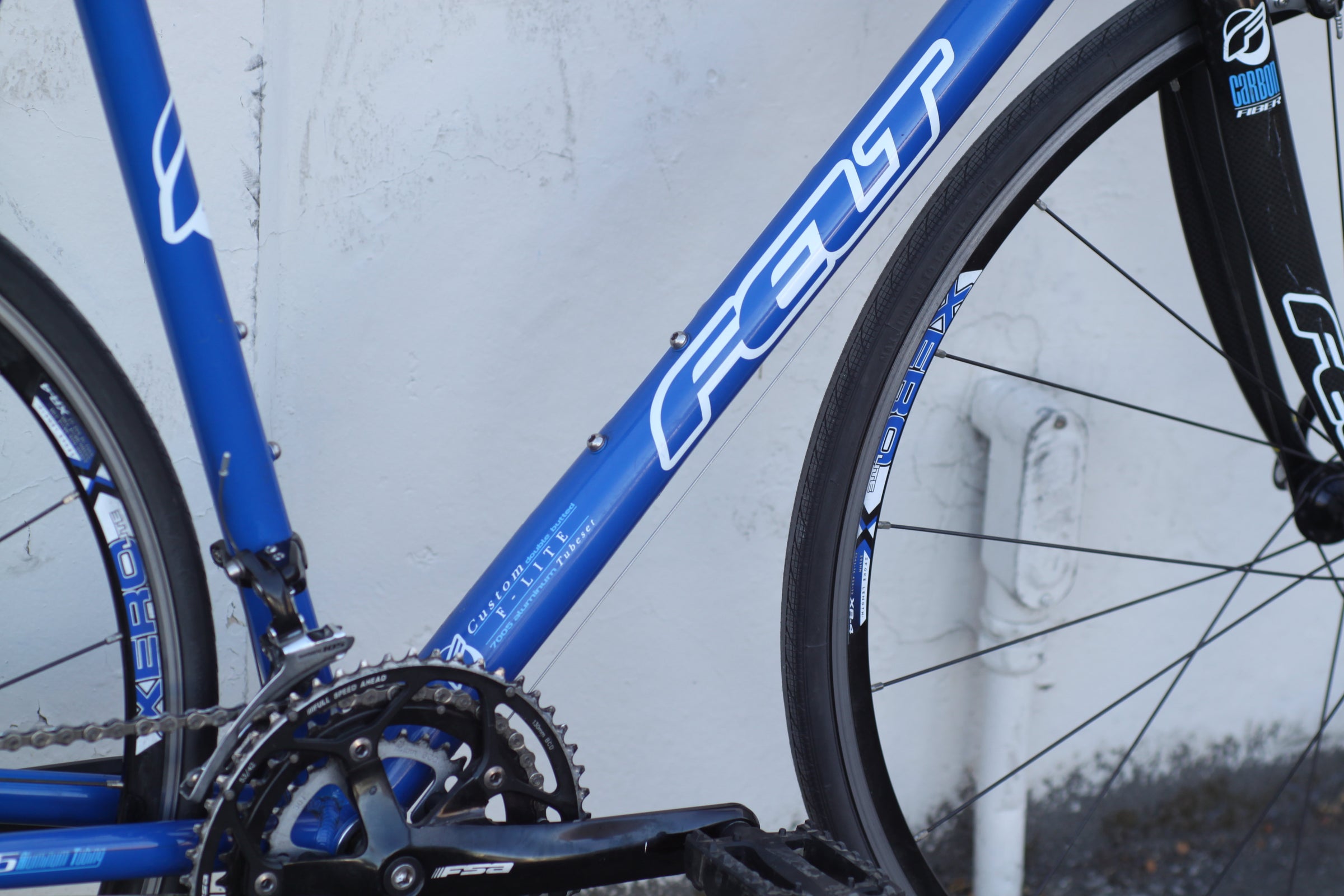 Felt F70 Aluminum Road Bike with Carbon Fork and Shimano 105 58cm