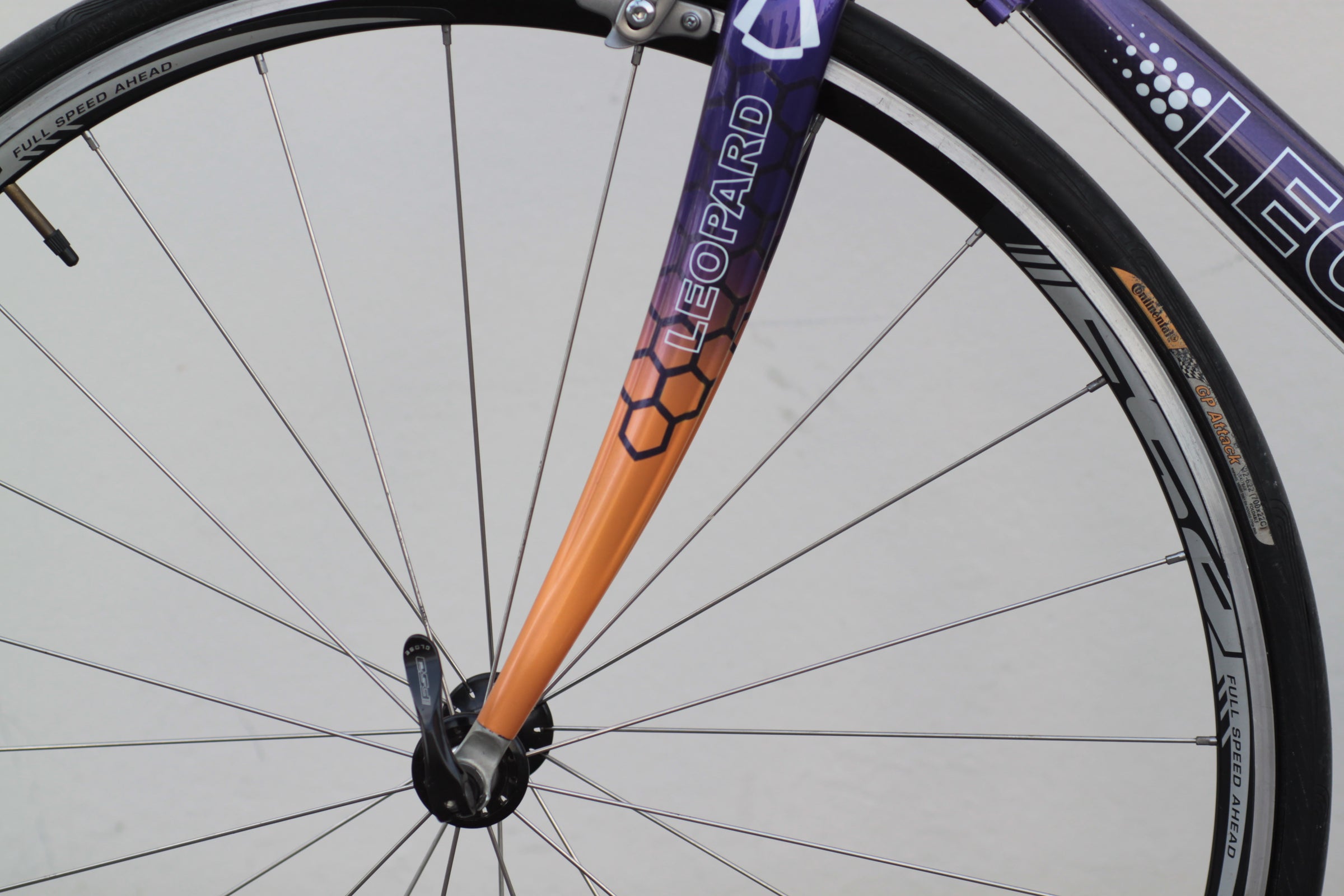 LEOPARD ロードバイク Leopard Cycles CL1 Carbon Road Bike with Carbon Fork and Shimano