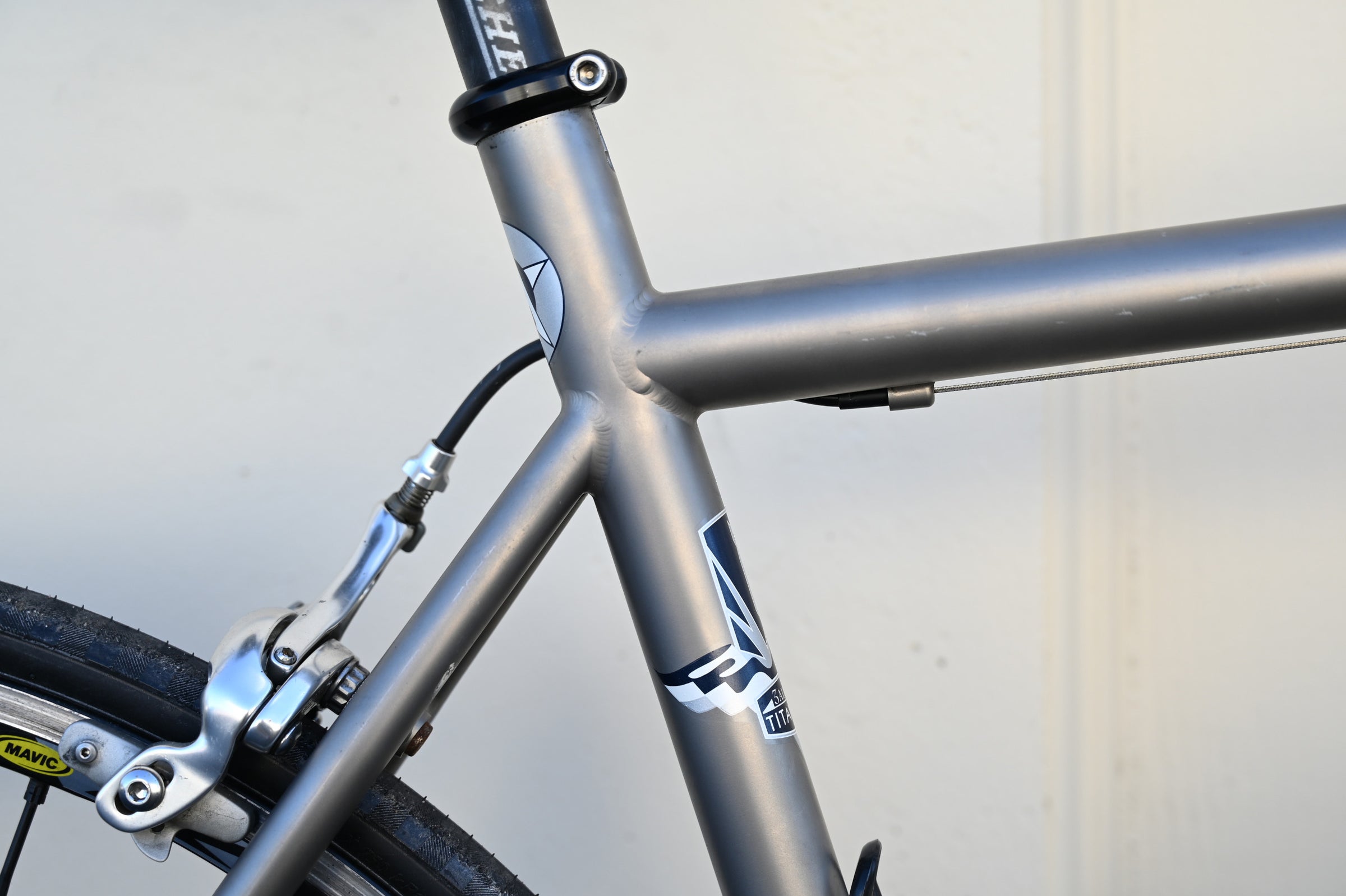 Airborne Valkyrie Titanium Road Bike with Carbon Fork, Shimano