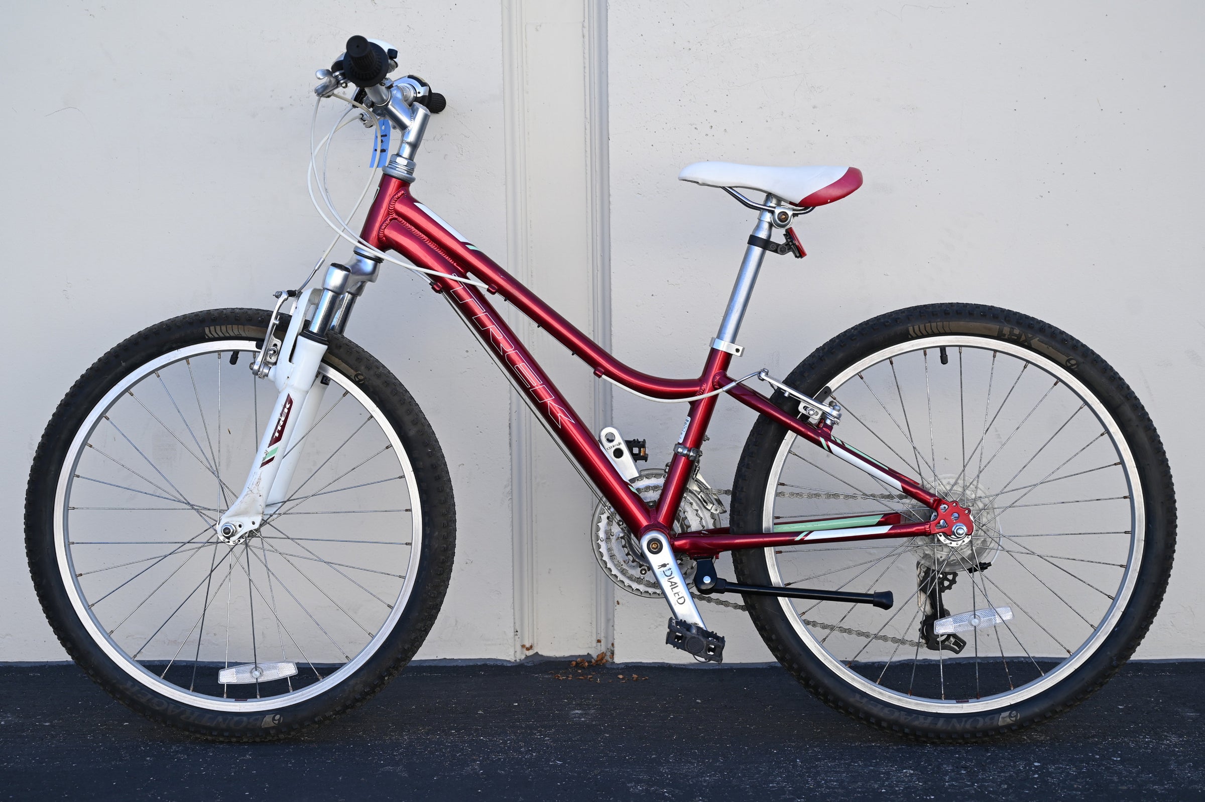 Trek MT220 Girl's Bike with Suntour Fork and 24” Wheels red - ATOR