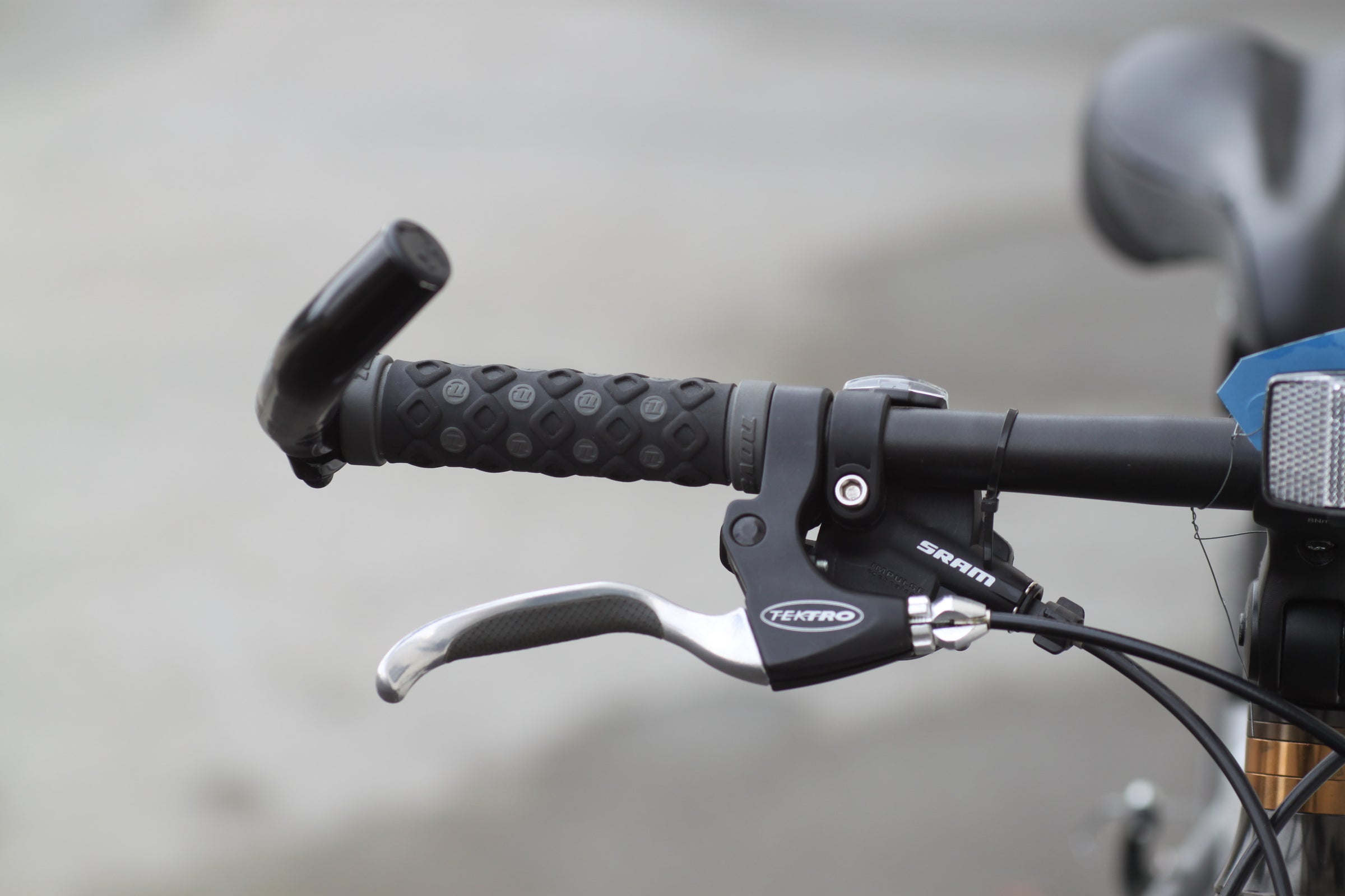 Novara Forza Commuter Hybrid Bike with Suspension Fork M silver