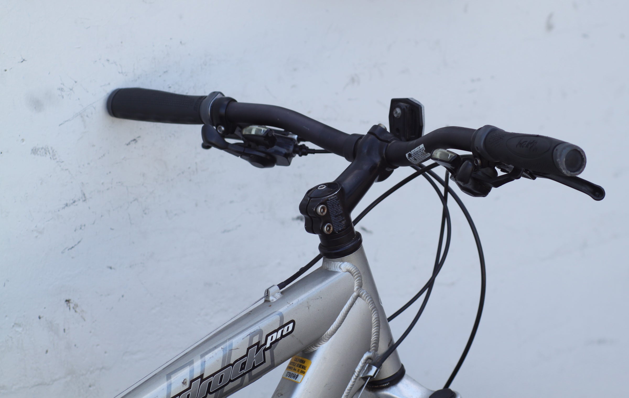 Specialized HARDROCK PRO DISC サイズ15 ジャンク扱い 現状渡し Specialized Hardrock Pro Mountain Bike with Disc Brakes 19 silver