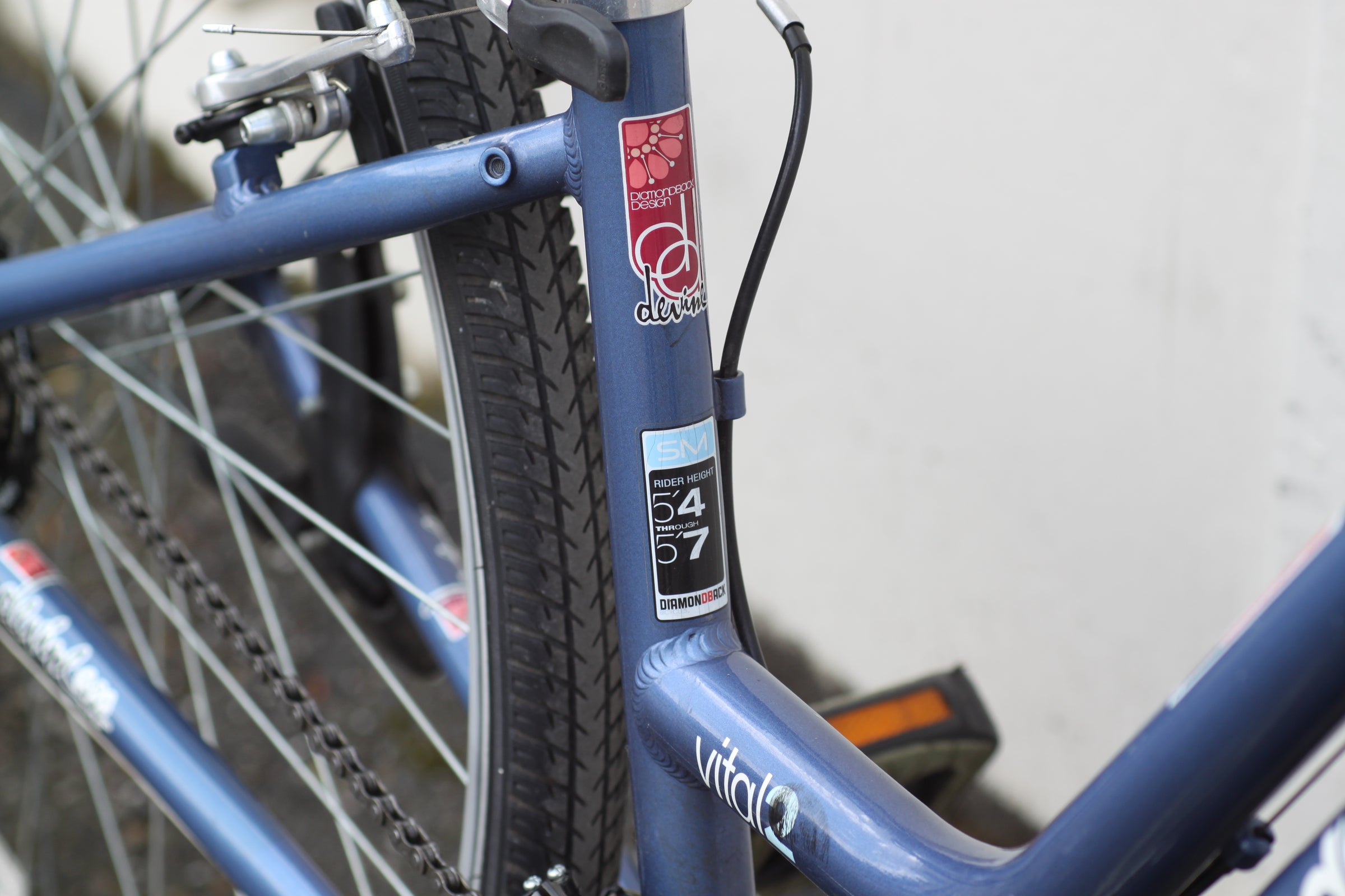 Diamondback Vital 2 Devine Women’s Commuter Hybrid with Suspension Fork ...