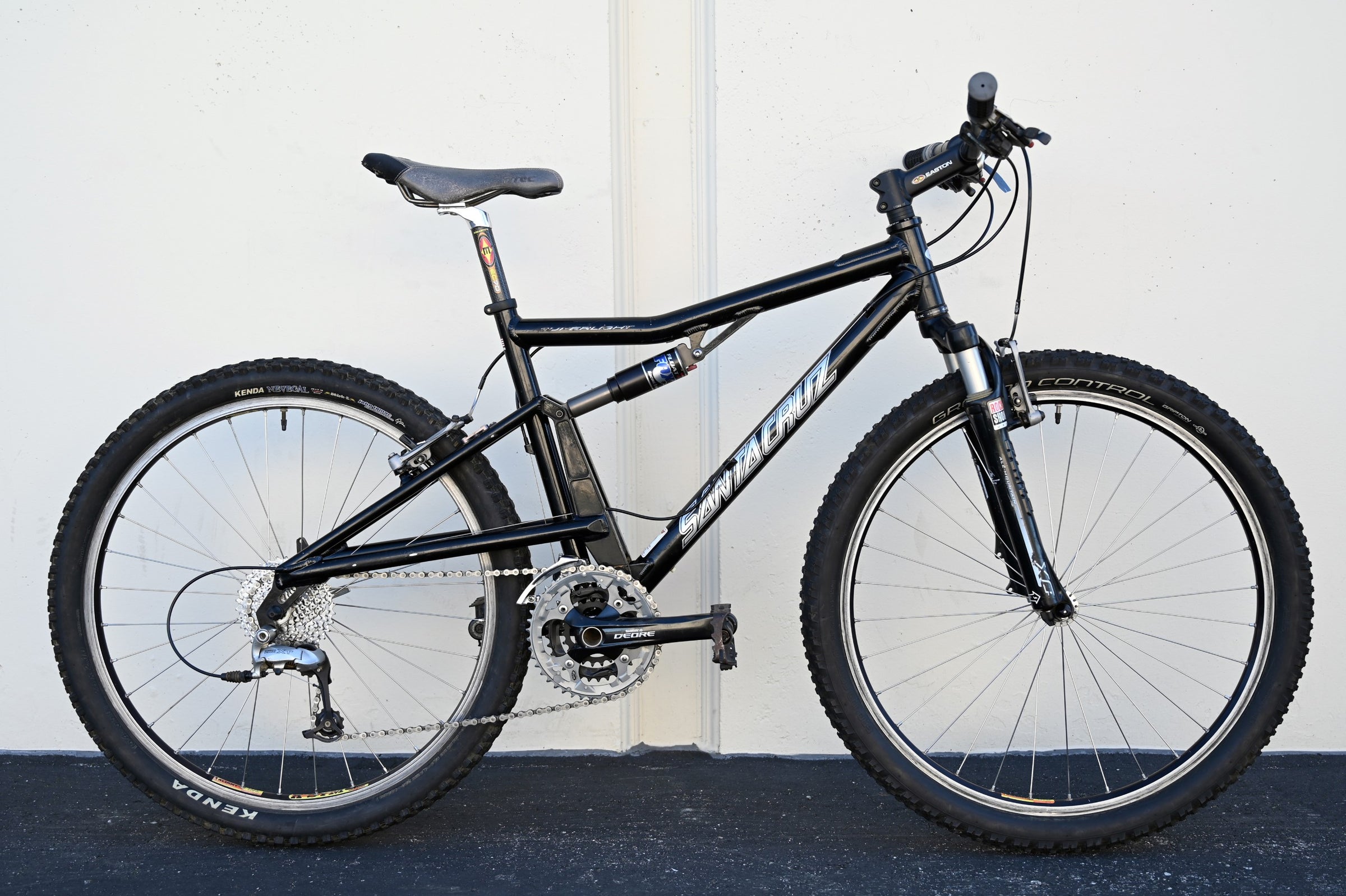 Santa Cruz Superlight Full Suspension MTB with RockShox Fork and