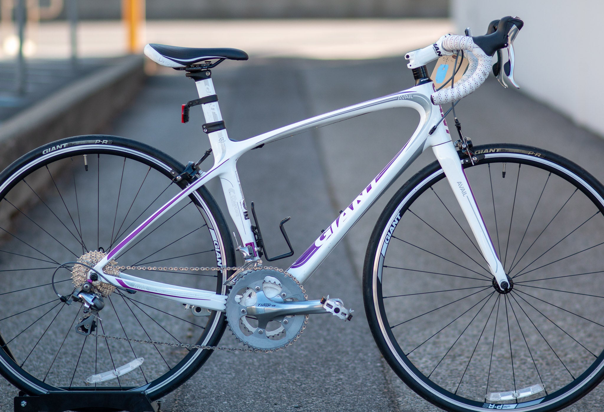 Giant Liv Avail Composite 3 Women's Carbon Road Bike S white