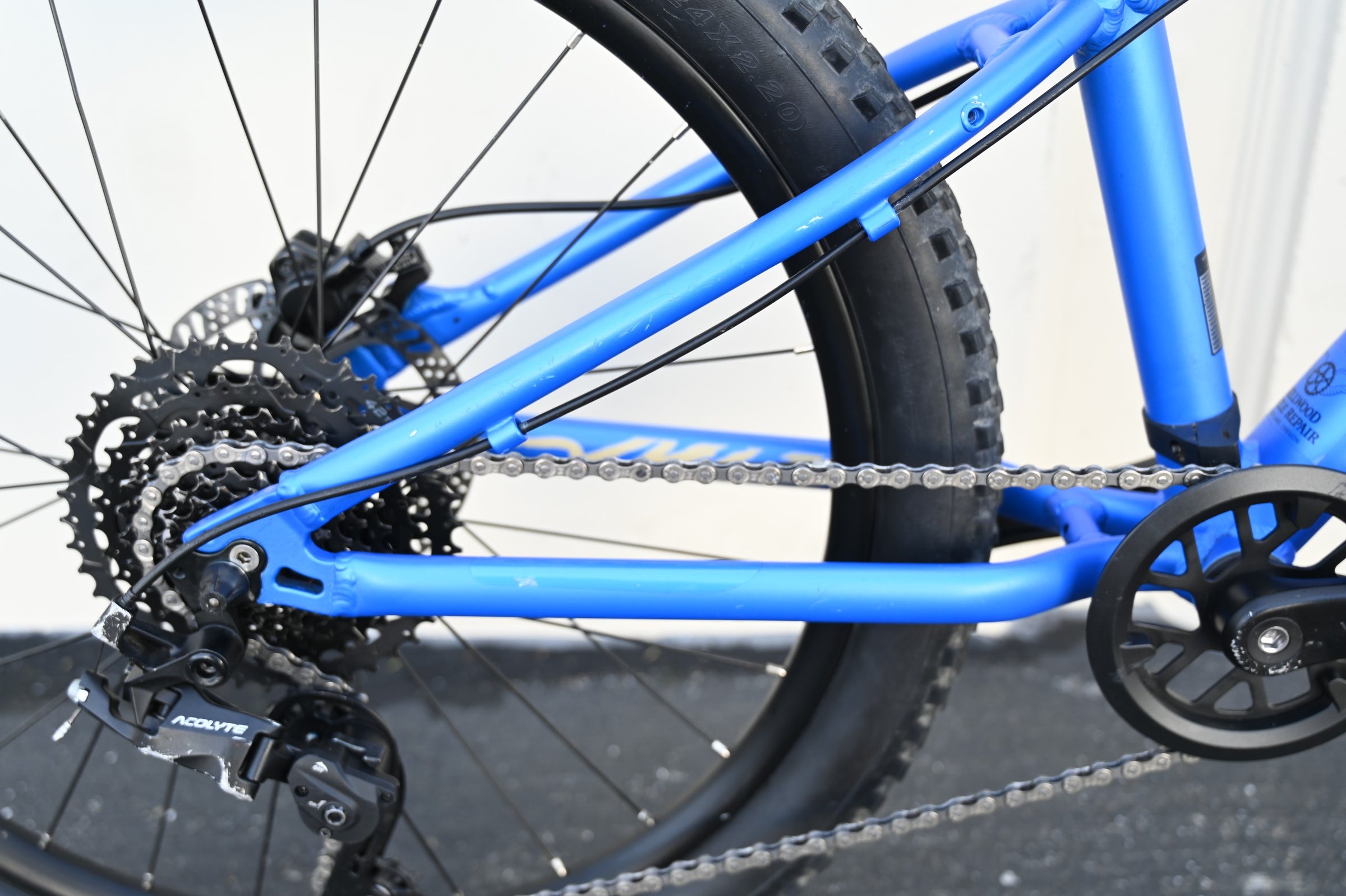 Giant STP 24 Dirt Jump MTB with Disc Brakes and Wide Tires blue