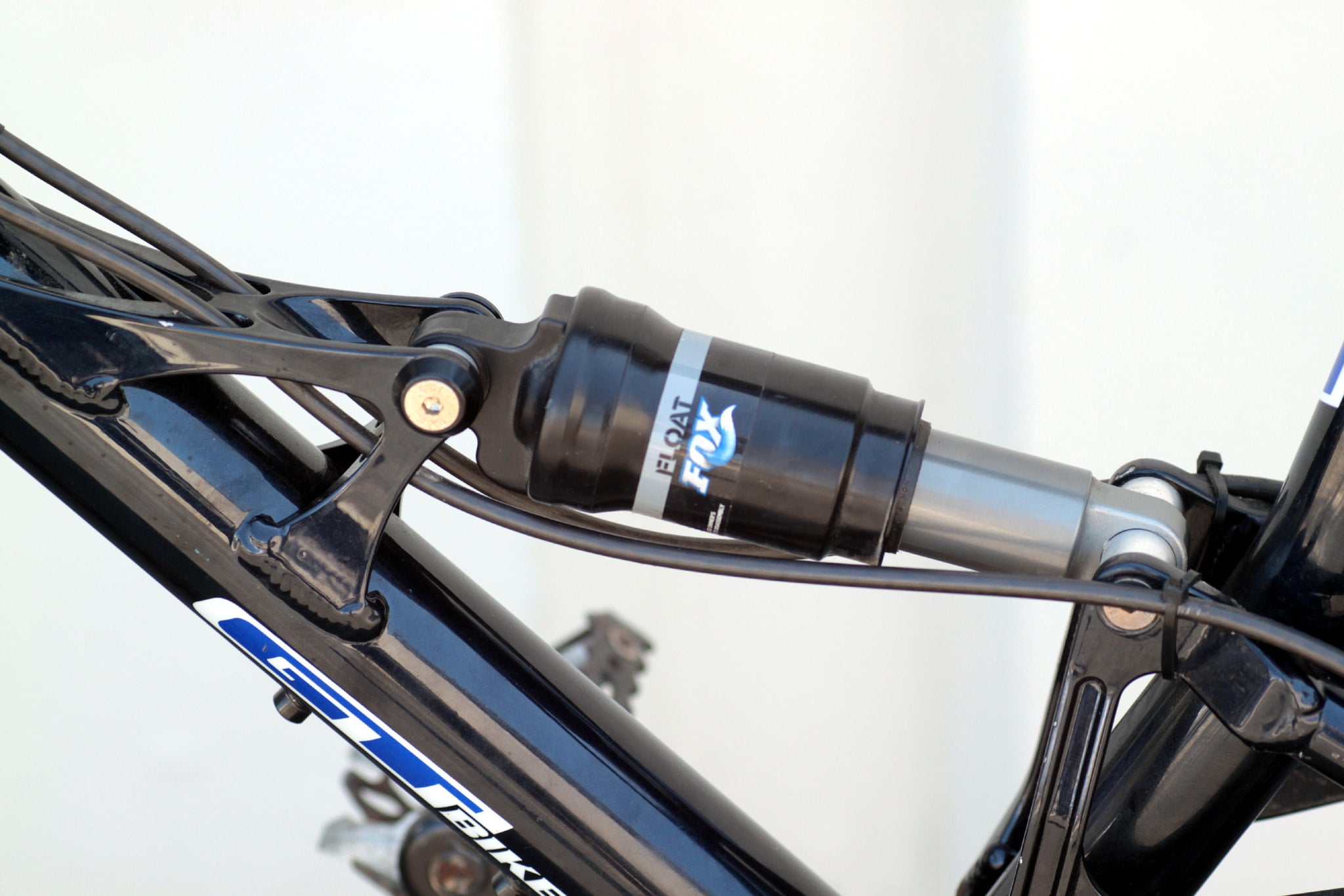 GT I-Drive 4 4.0 Full Suspension Mountain Bike with Disc Brakes