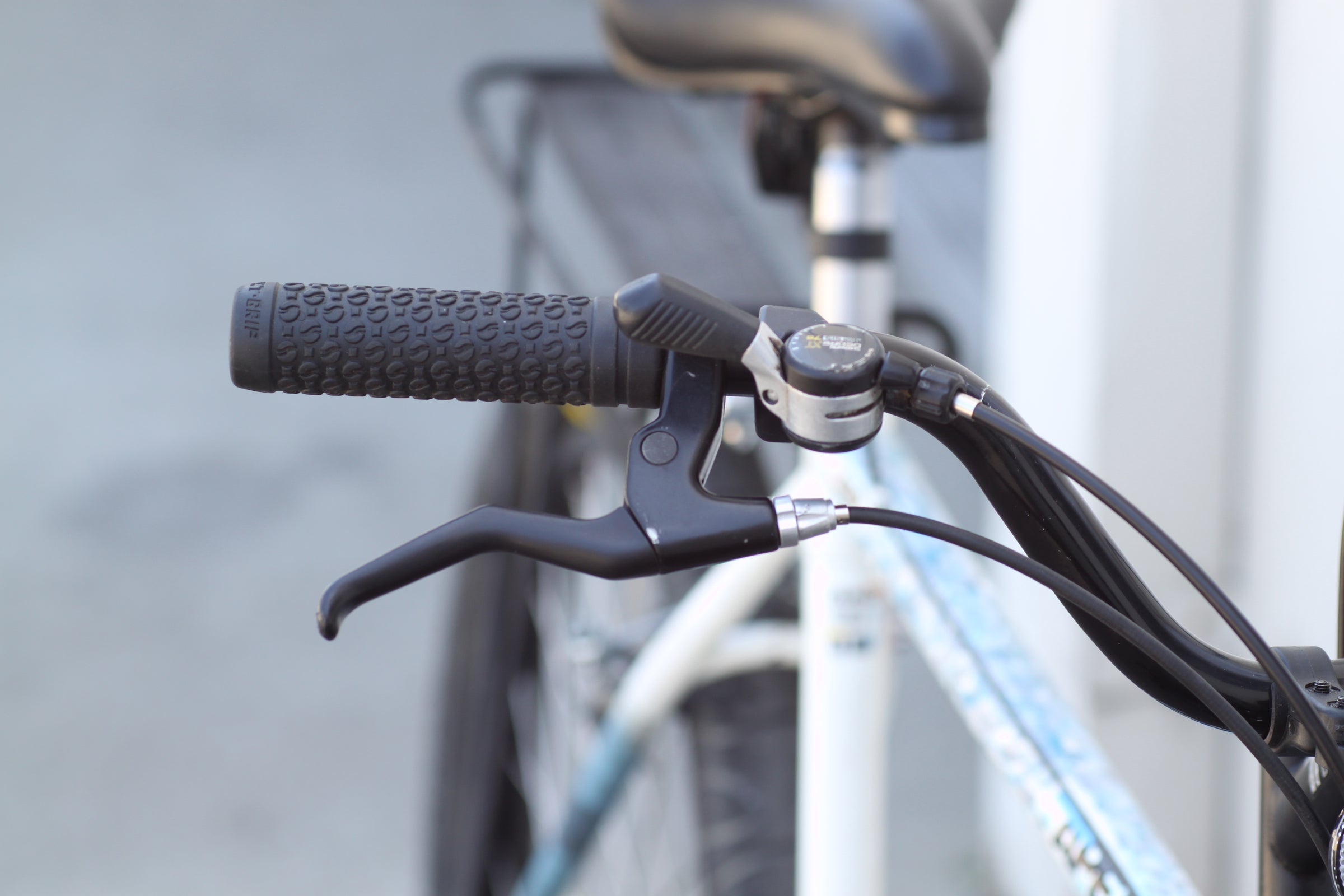 Diamondback Apex Vintage MTB with Front/Rear Racks, Maxxis Hookworm ...