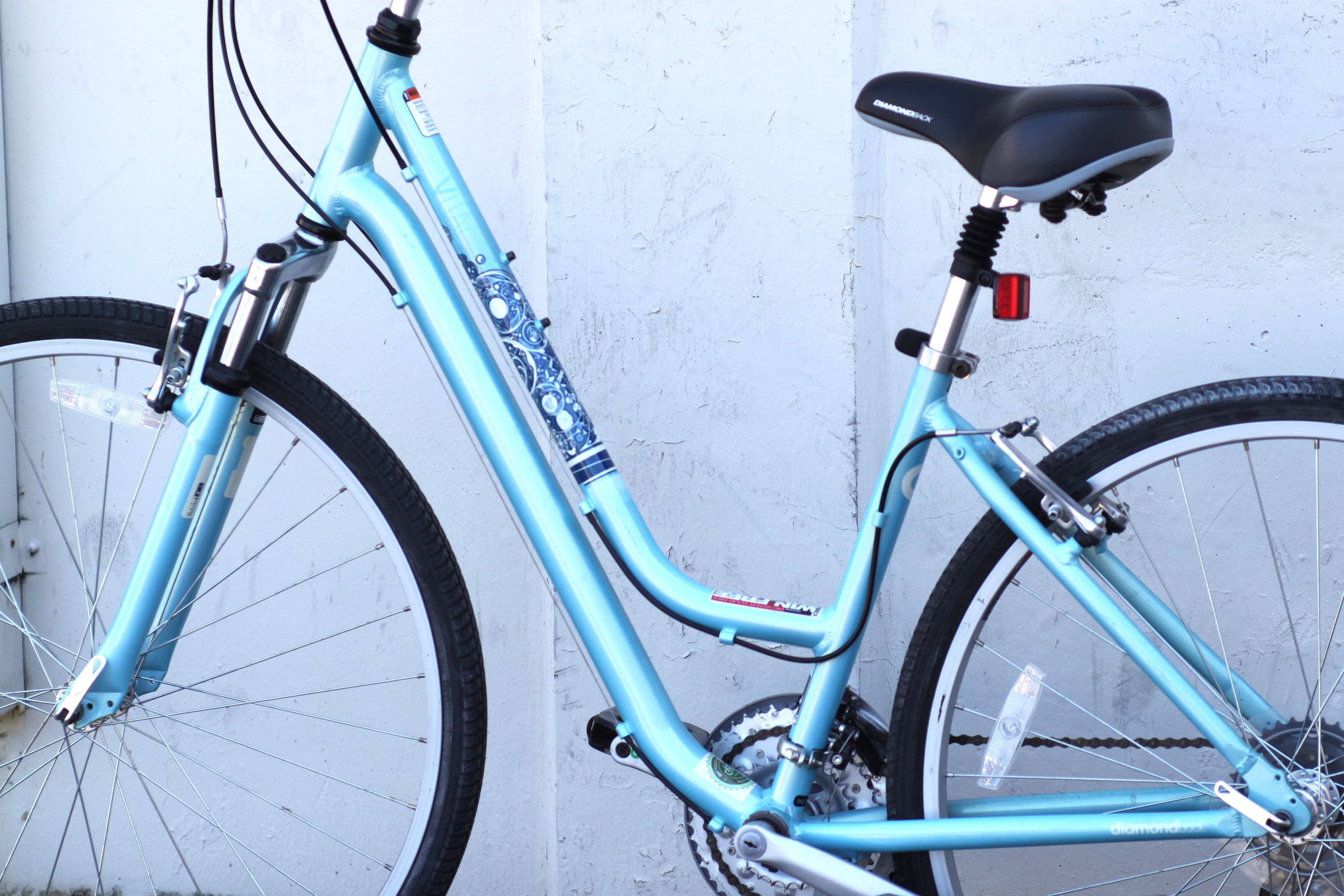 Diamondback Vital 2 Devine Women's Commuter Hybrid with Suspension Fork MD blue - UWVL | Used Bikes for Sale - Silicon Valley Bicycle Exchange - Bay Area Diamondback Vital 2 Devine Women's Commuter Hybrid with Suspension Fork MD blue - UWVL | Used Bikes for Sale - Silicon Valley Bicycle Exchange - Bay Area
