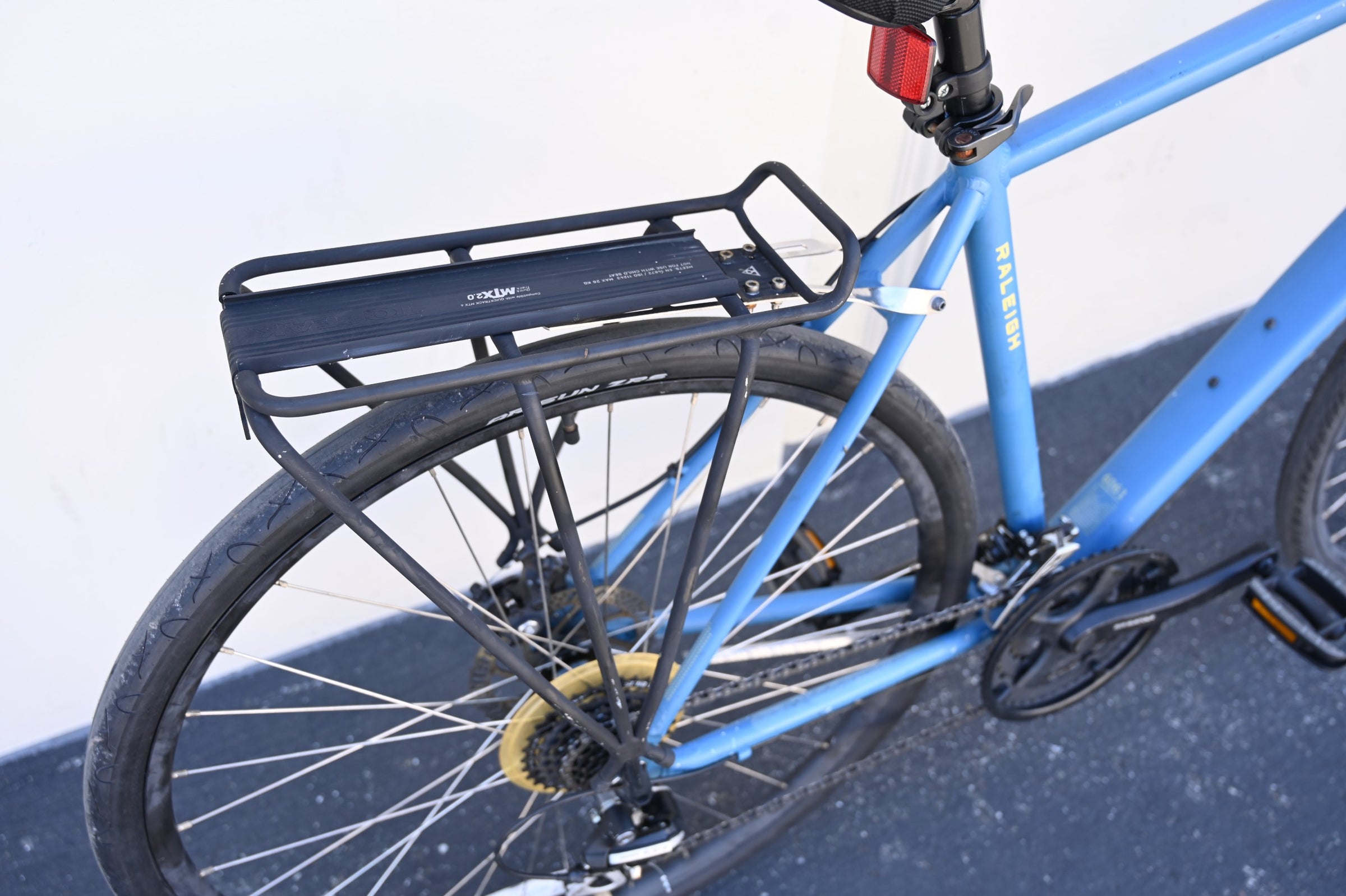 Raleigh Cadent 2 Flat Bar Commuter Fitness Hybrid with Disc Brakes