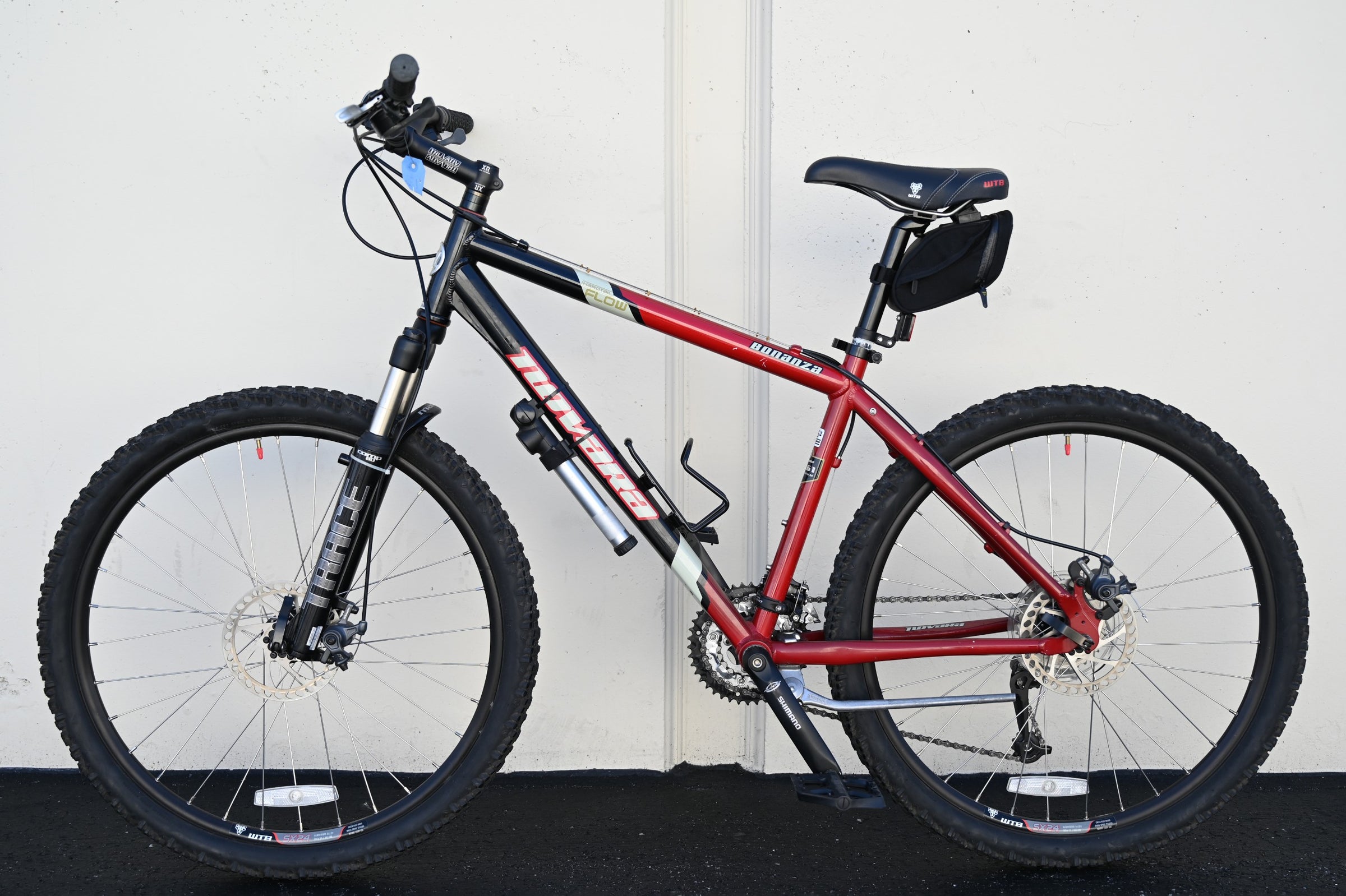 Novara Bonanza Sport MTB Hardtail with Disc Brakes, Manitou Trace