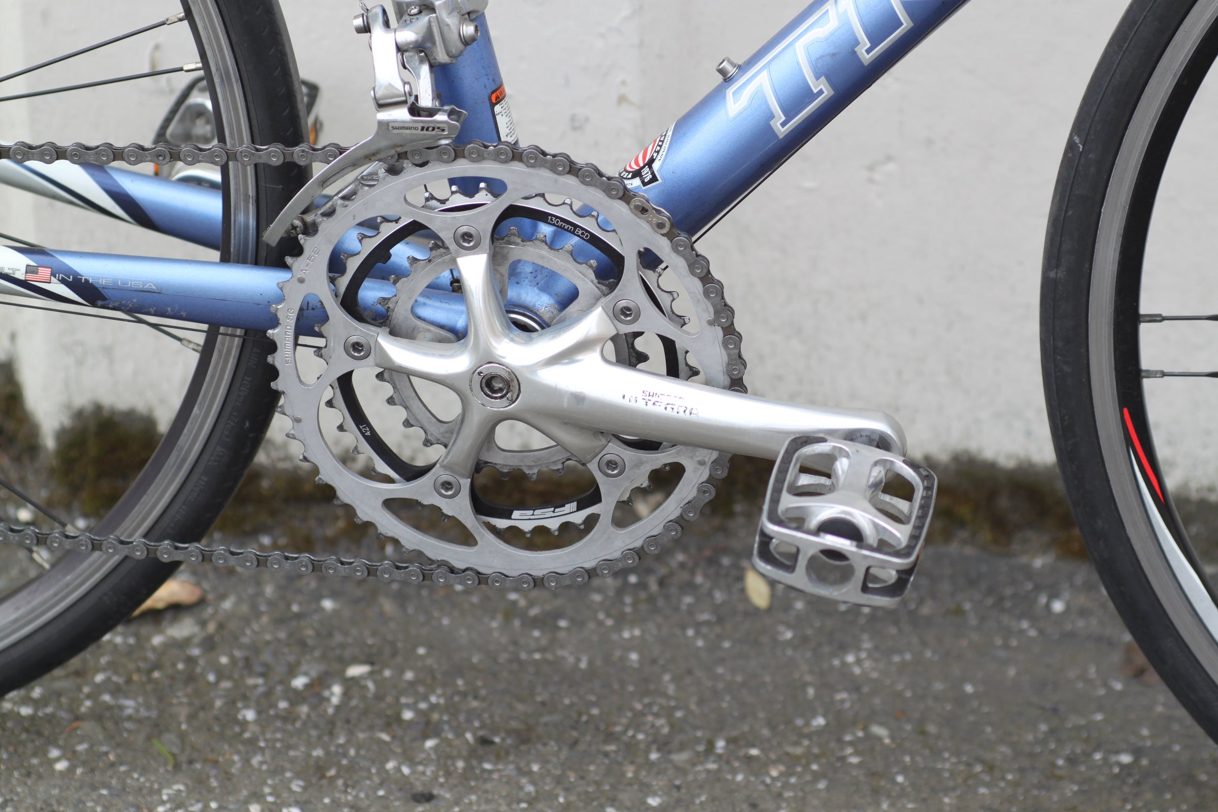 Trek 2200 ZR Alloy / OCLV Carbon Road Bike with 650c Wheels blue