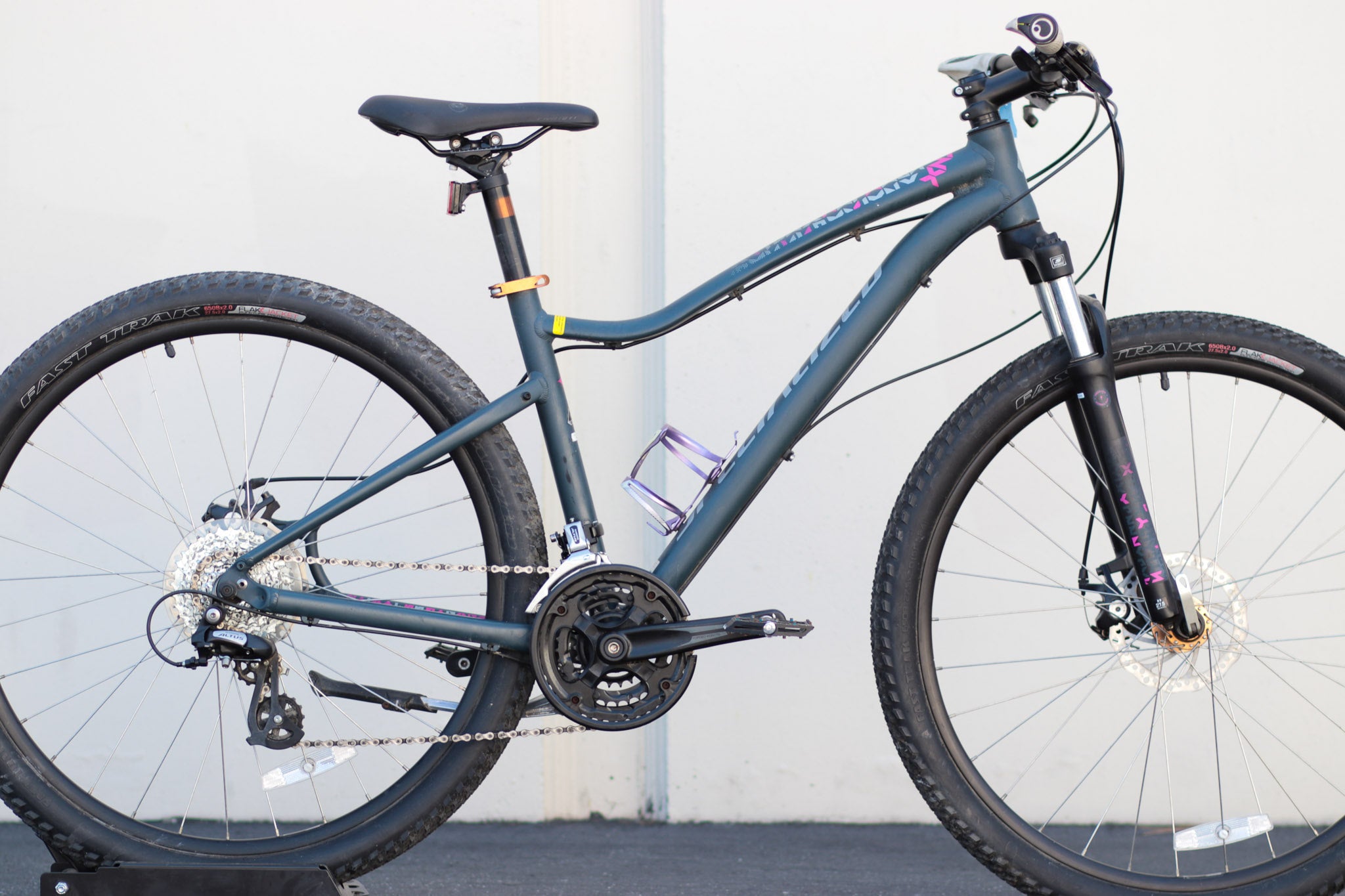 Specialized Jynx Womens MTB 27.5 Wheels and Disc Brakes gray - ECLN | Used Bikes for Sale - Silicon Valley Bicycle Exchange - Bay Area Specialized Jynx Womens MTB 27.5 Wheels and Disc Brakes gray - ECLN | Used Bikes for Sale - Silicon Valley Bicycle Exchange - Bay Area