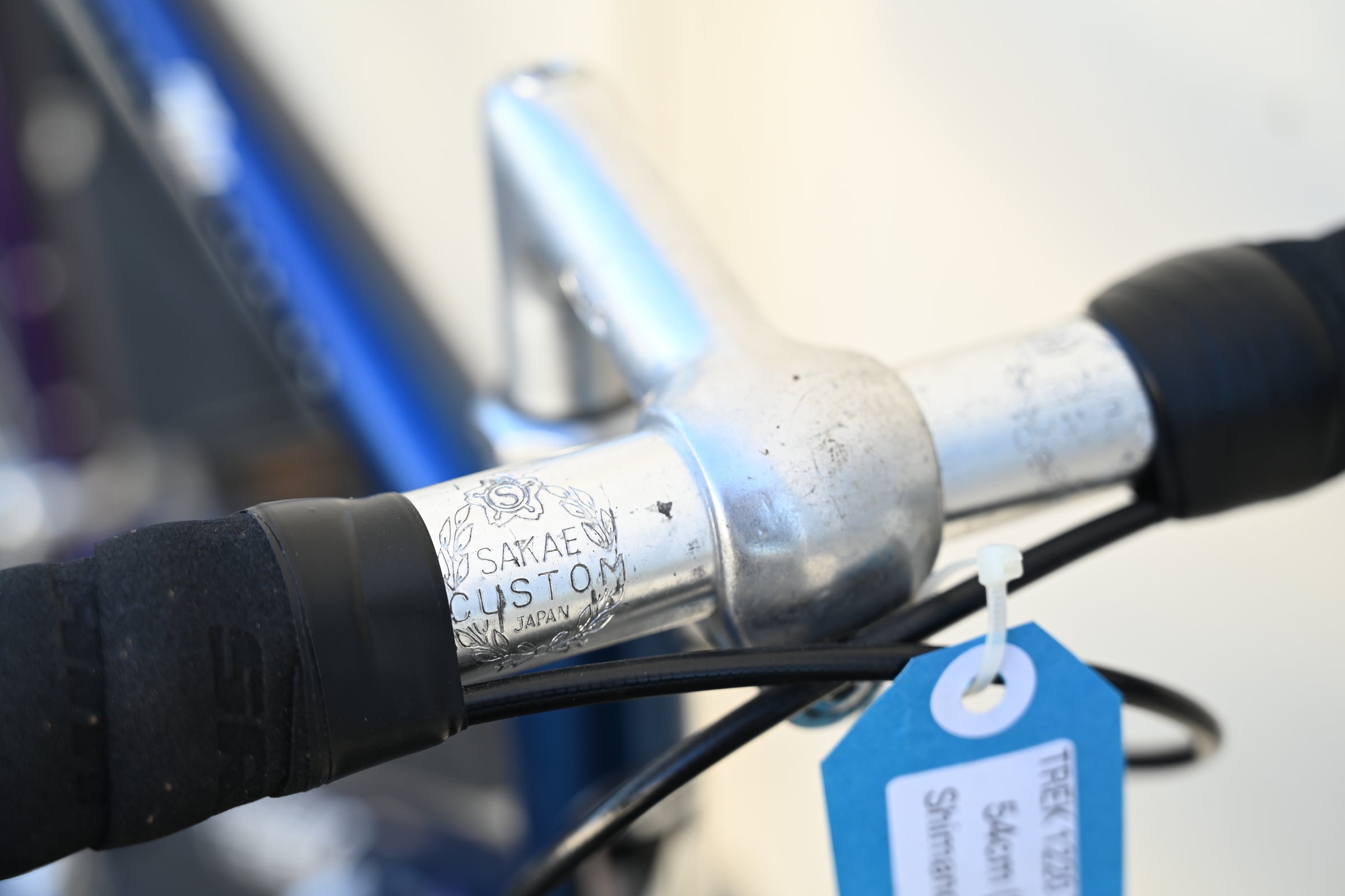 Trek 1220 Vintage Road Bike with ZX Series Aluminum Frame, Shimano