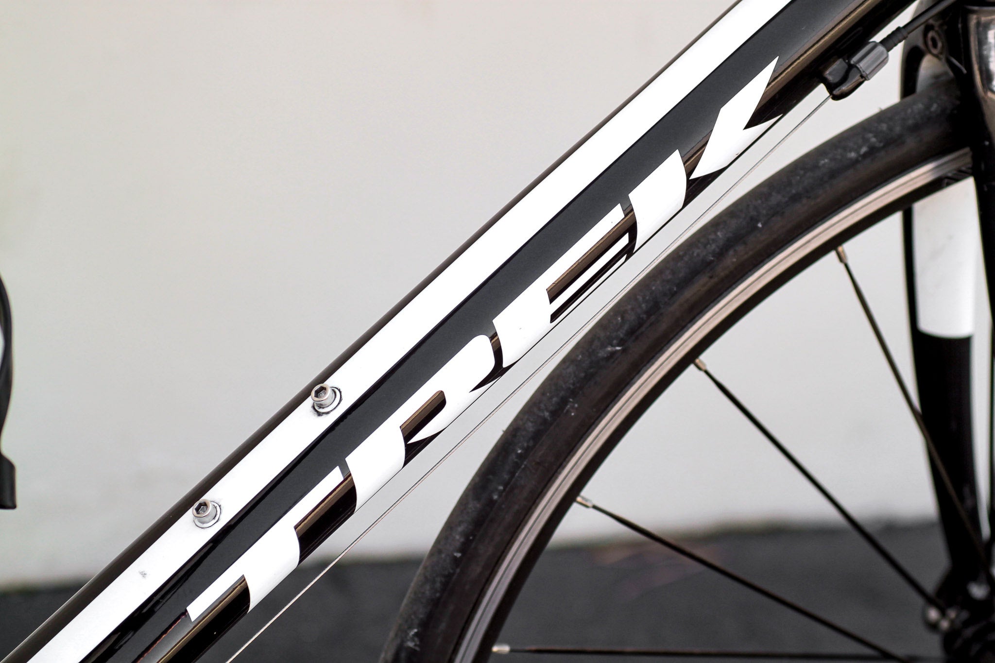 Trek Domane 2.0 Road Bike with ISO Speed Technology black/white - DXVB ...