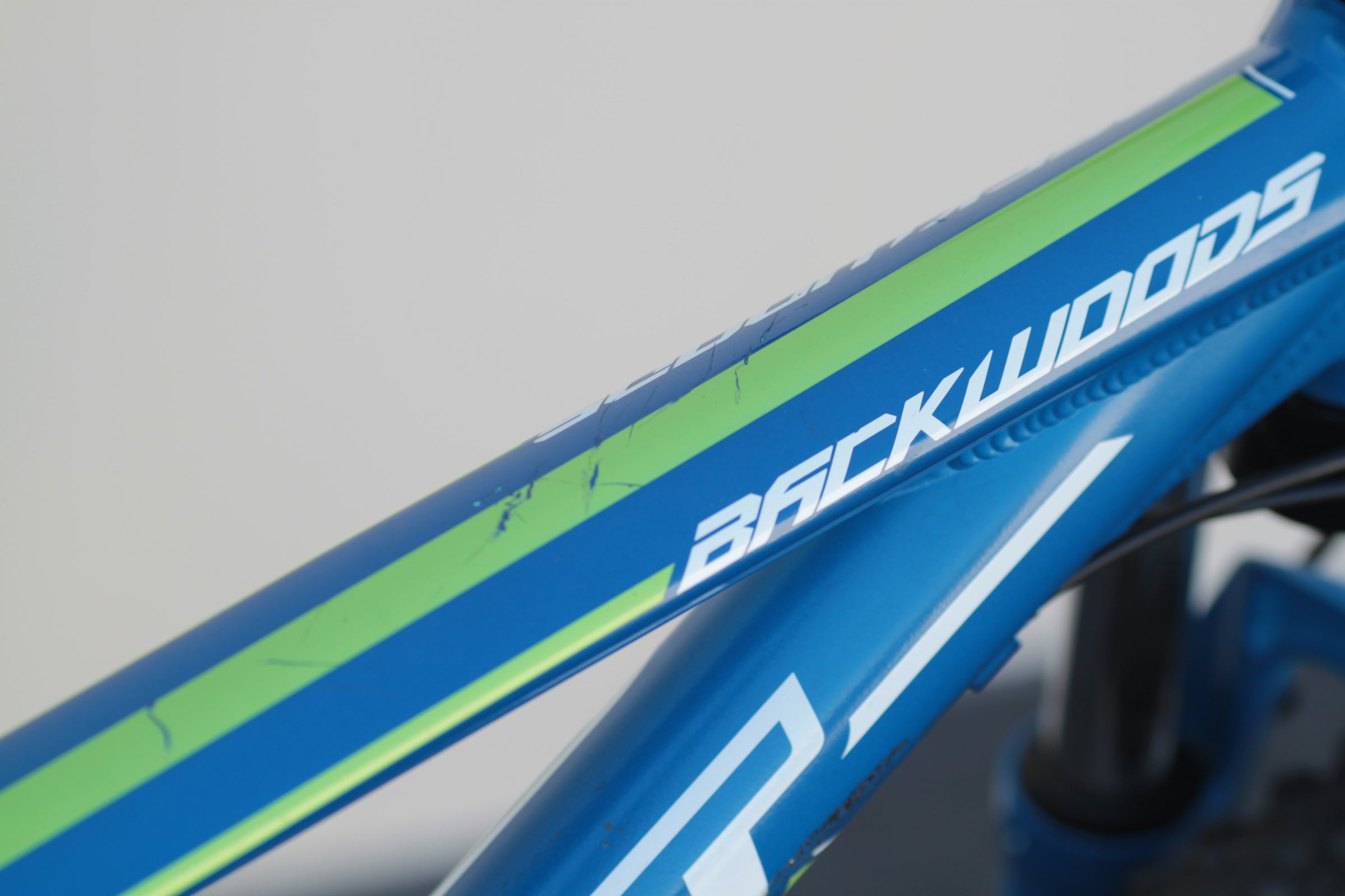 GT Backwoods Comp 27.5 Mountain Bike with Disc Brakes S blue