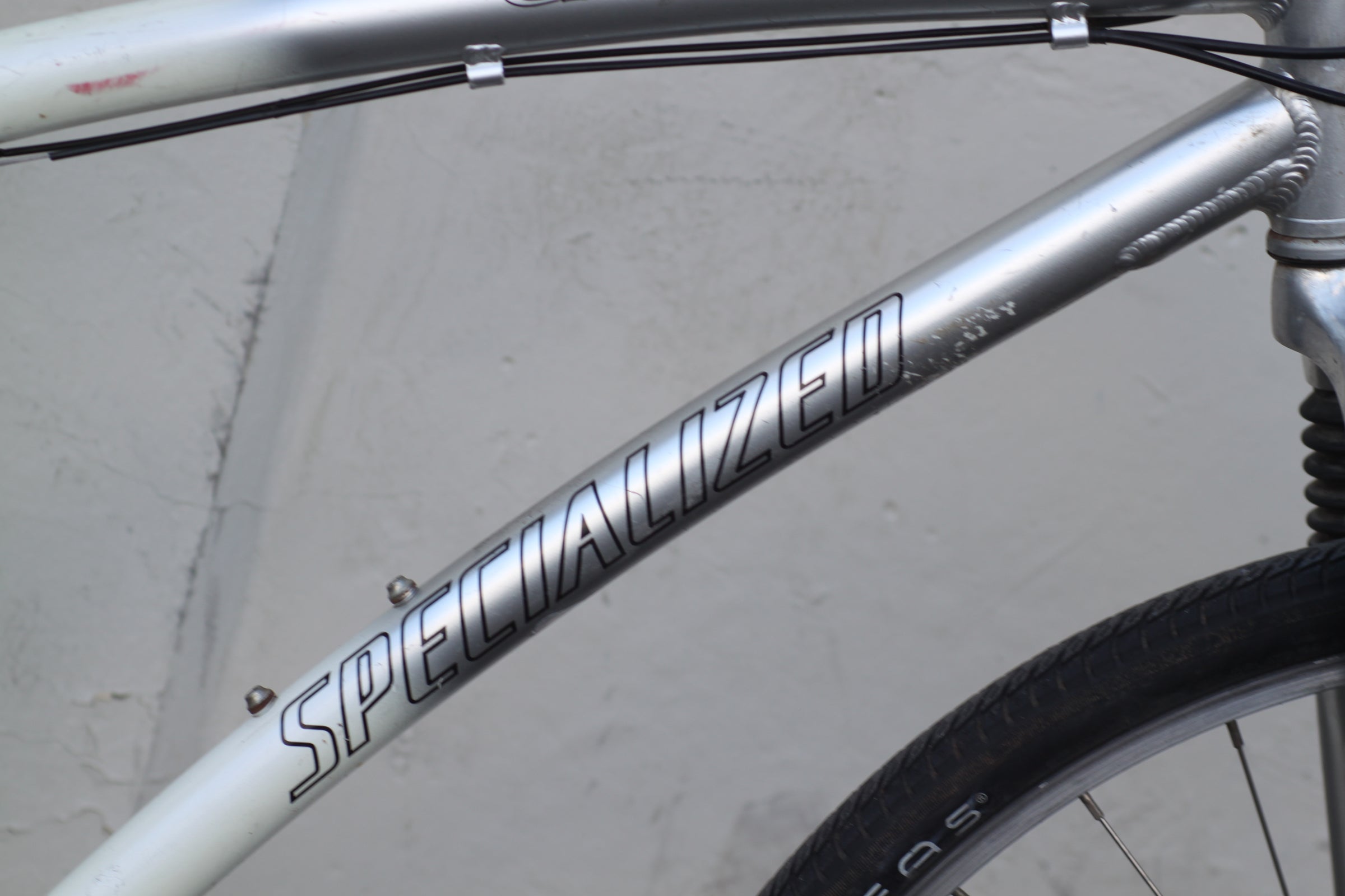 Specialized Crossroads Elite Commuter Hybrid with 700c Wheels MD