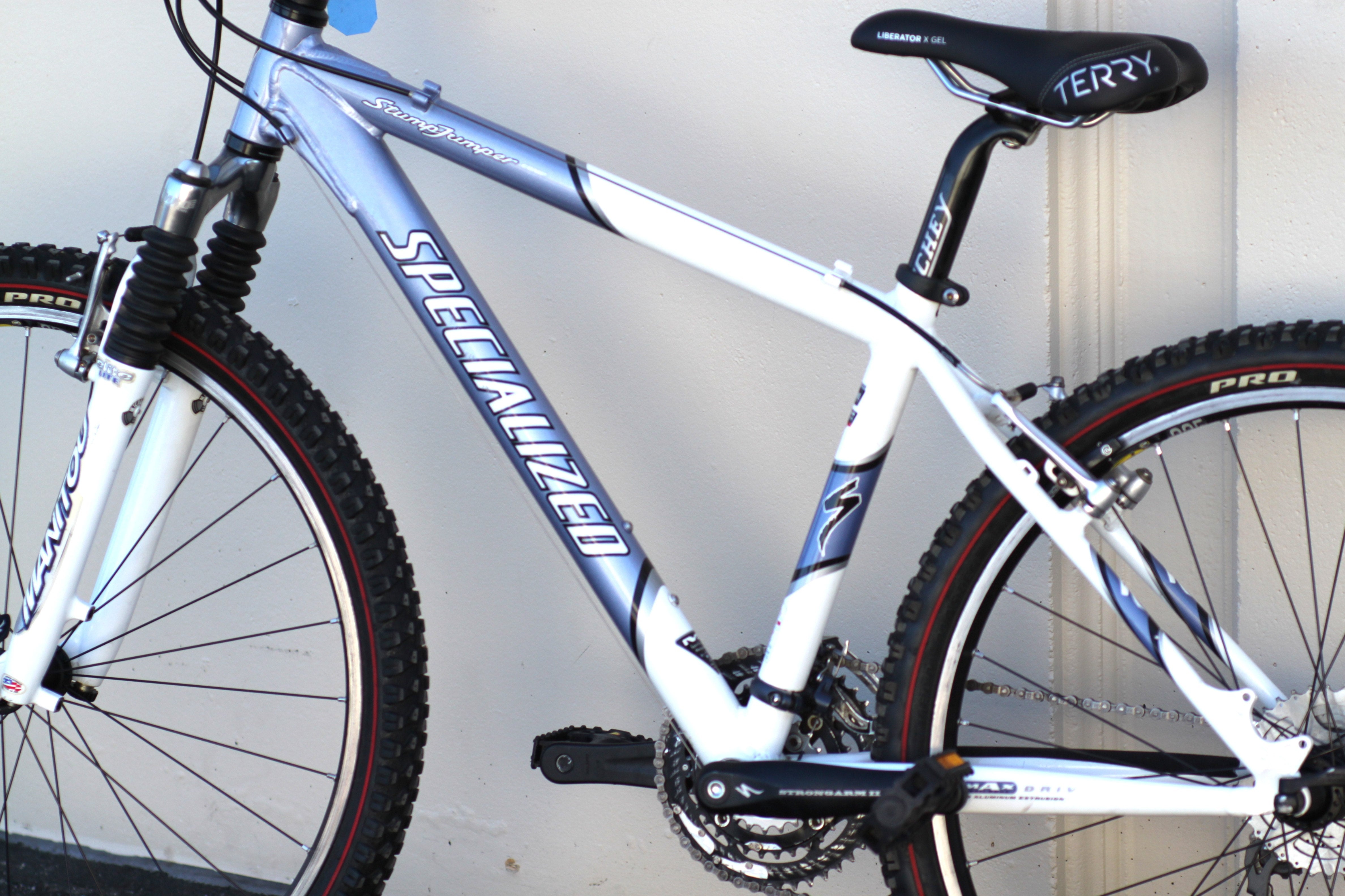 Specialized StumpJumper Comp M4 Women's MTB with Manitou Mars