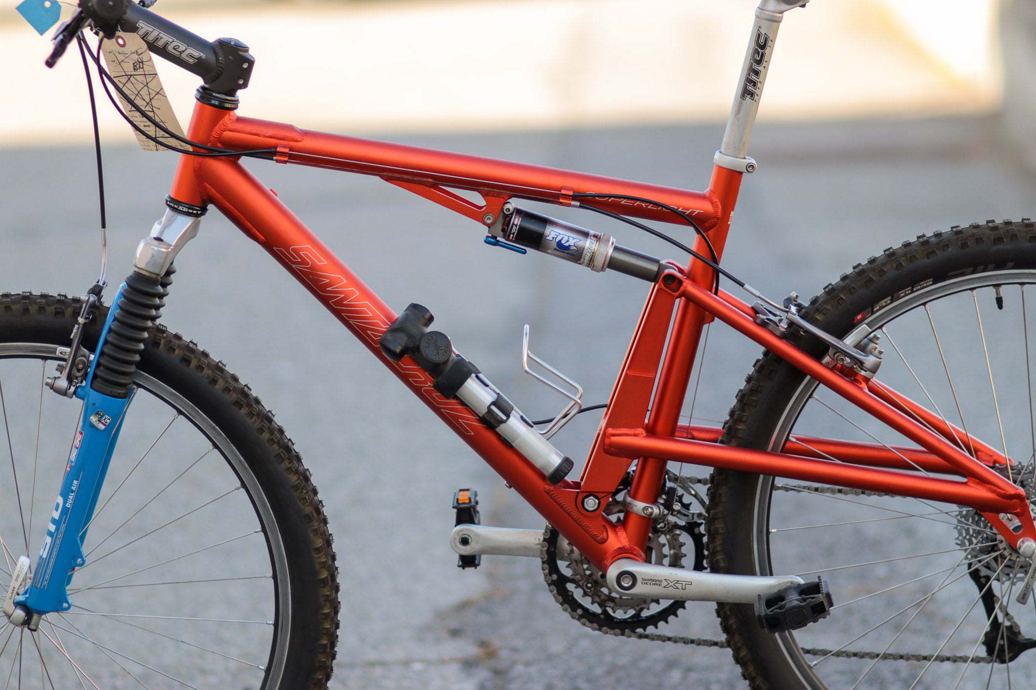 Santa Cruz Superlight Mountain Bike with RockShox SID Fork Santa Cruz Superlight Mountain Bike with RockShox SID Fork