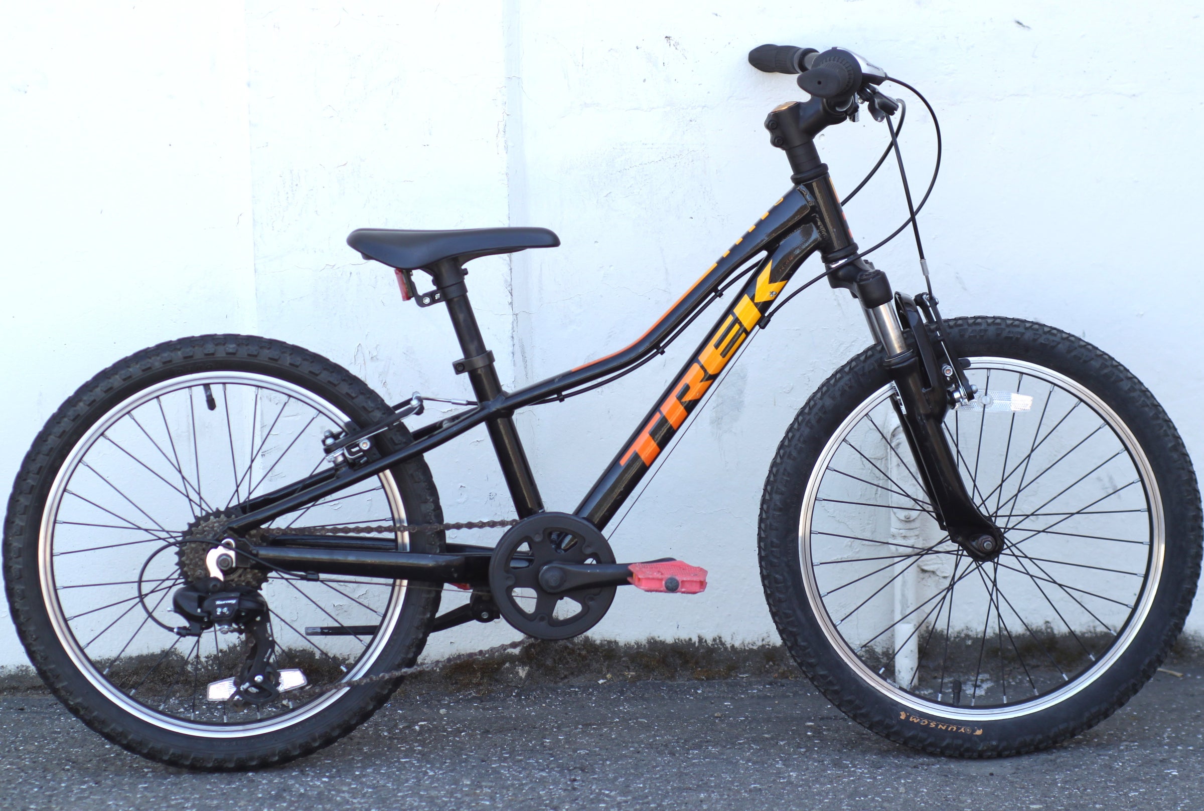 Trek Precaliber 20 Kid's Bike with Wide Tires, 7-speeds black