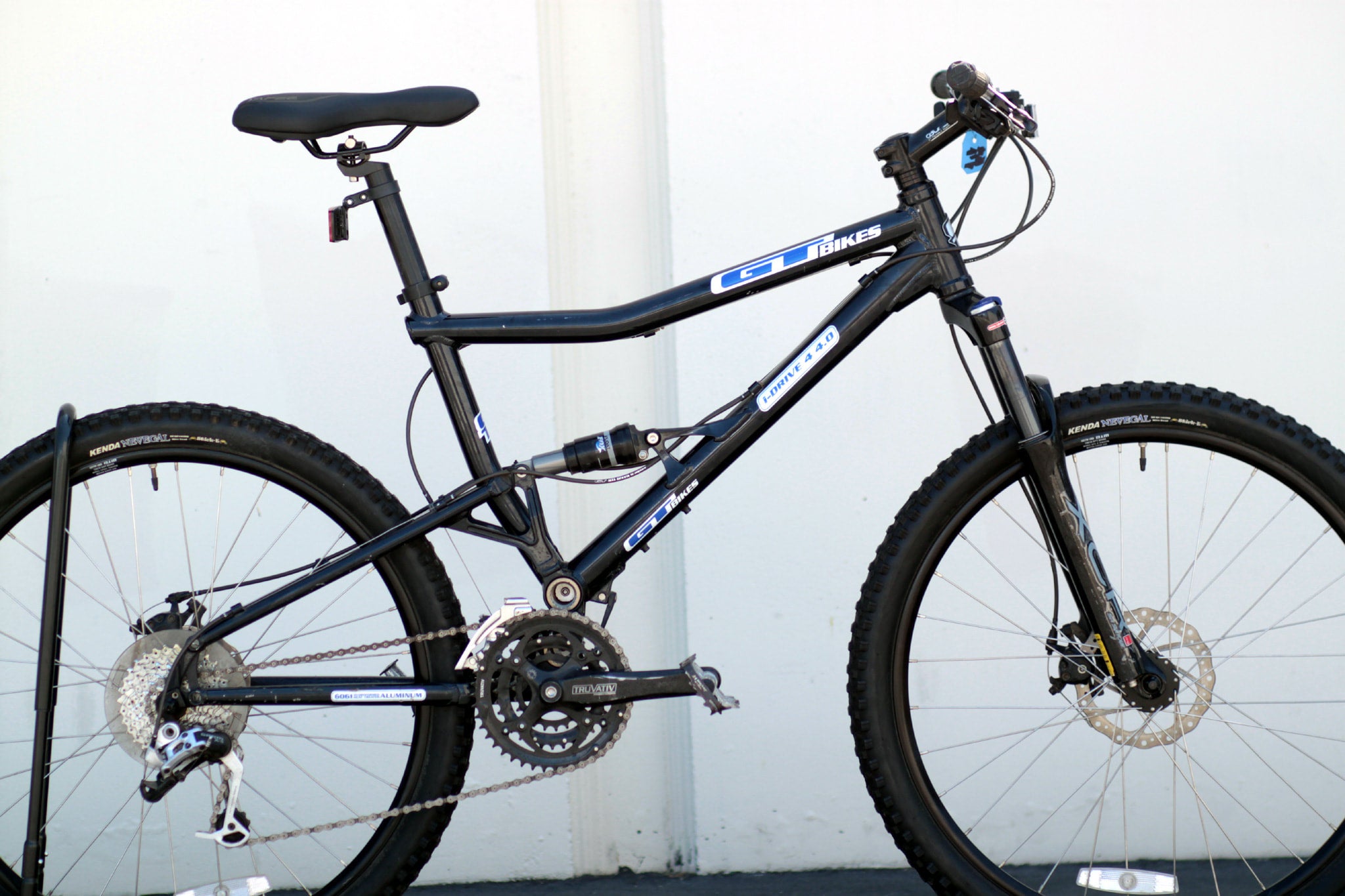 GT DRIVE 4.0マウンテンバイク FOXサス ShimanoDeore GT Sensor Comp