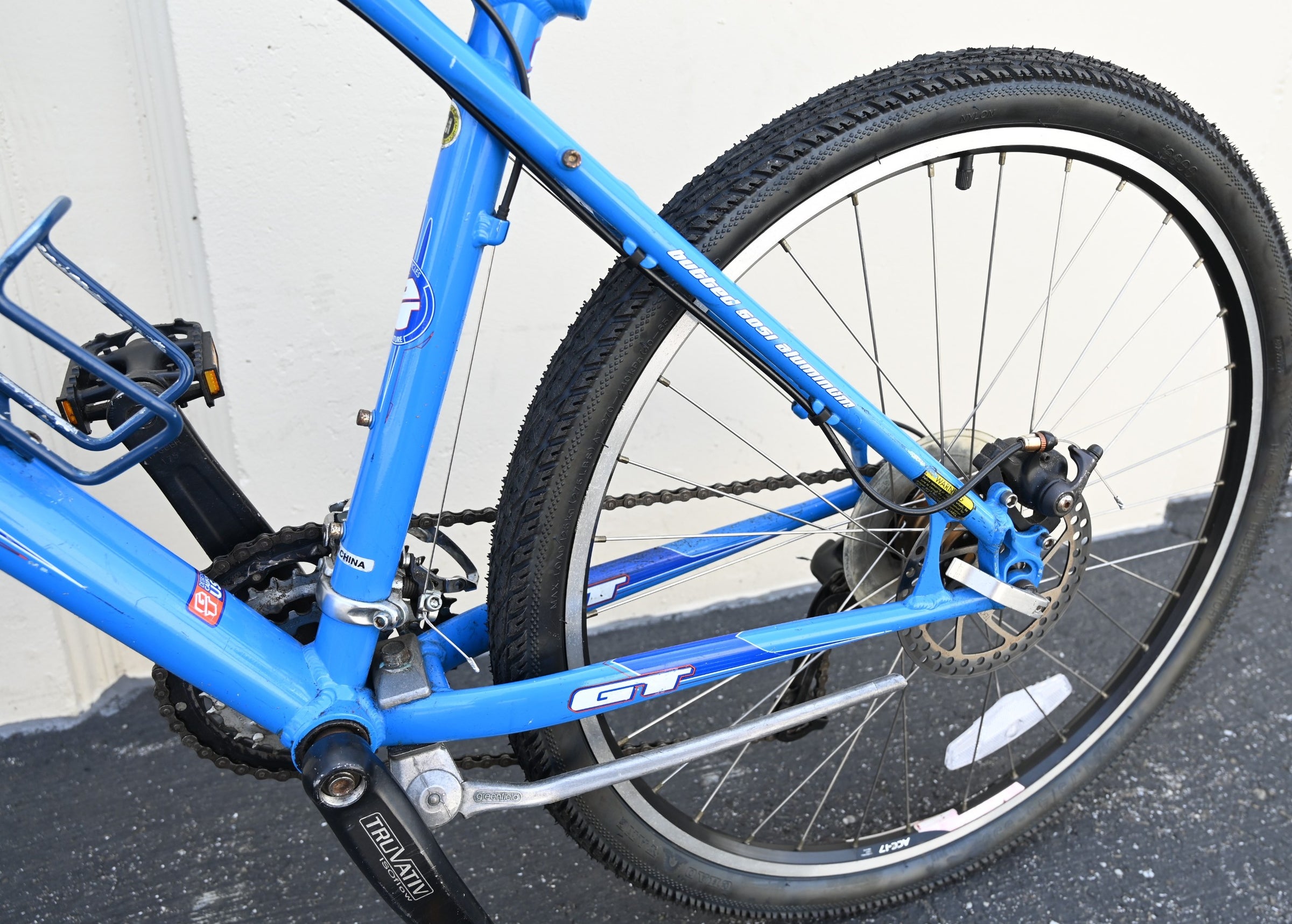 GT Avalanche 2.0 Hardtail MTB 26” Wheelie Bike with Disc Brakes