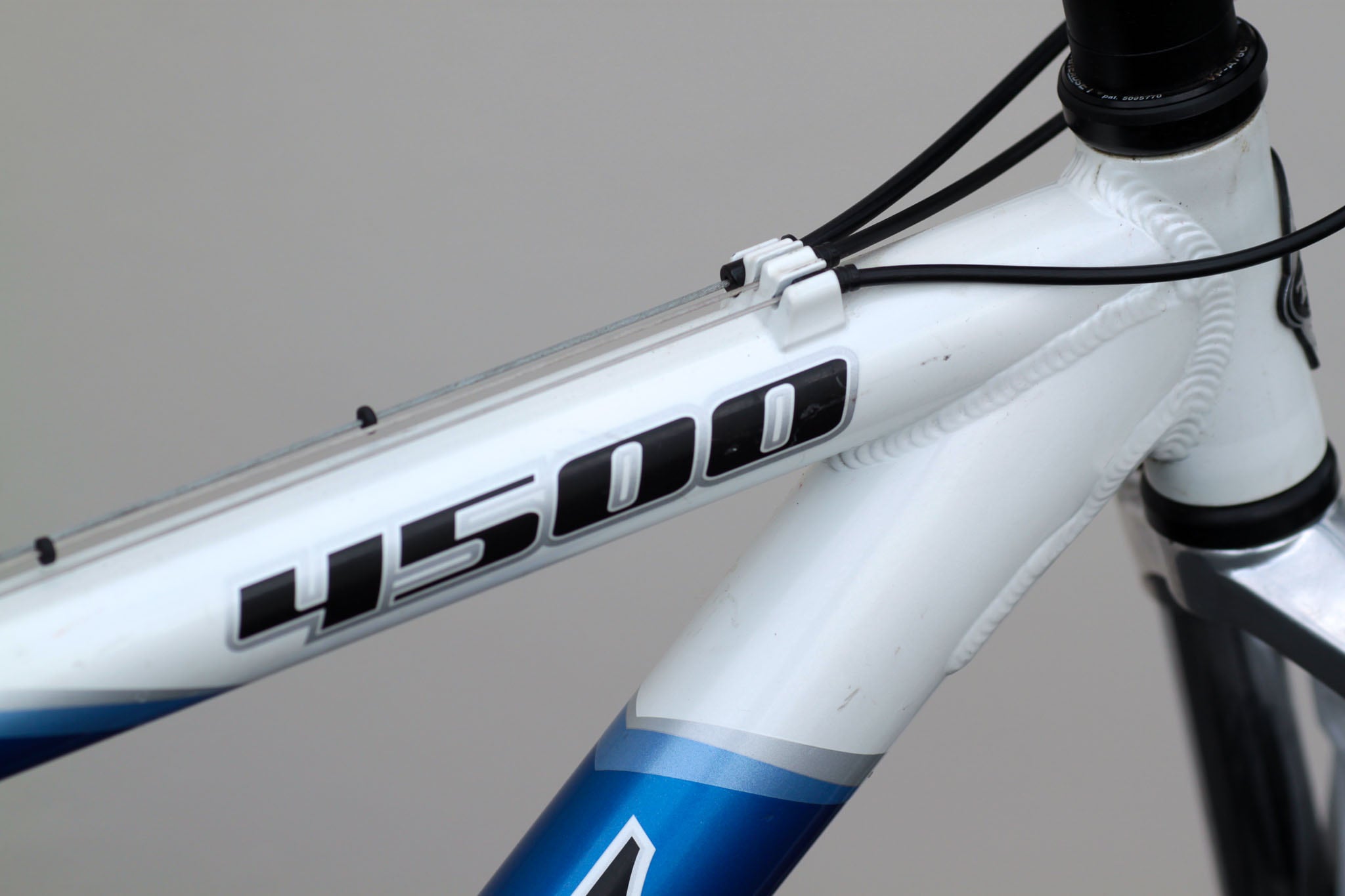 Trek 4500 Hardtail MTB with Rock Shox Judy Fork blue/white - NKOU Trek 4500 Hardtail MTB with Rock Shox Judy Fork blue/white - NKOU