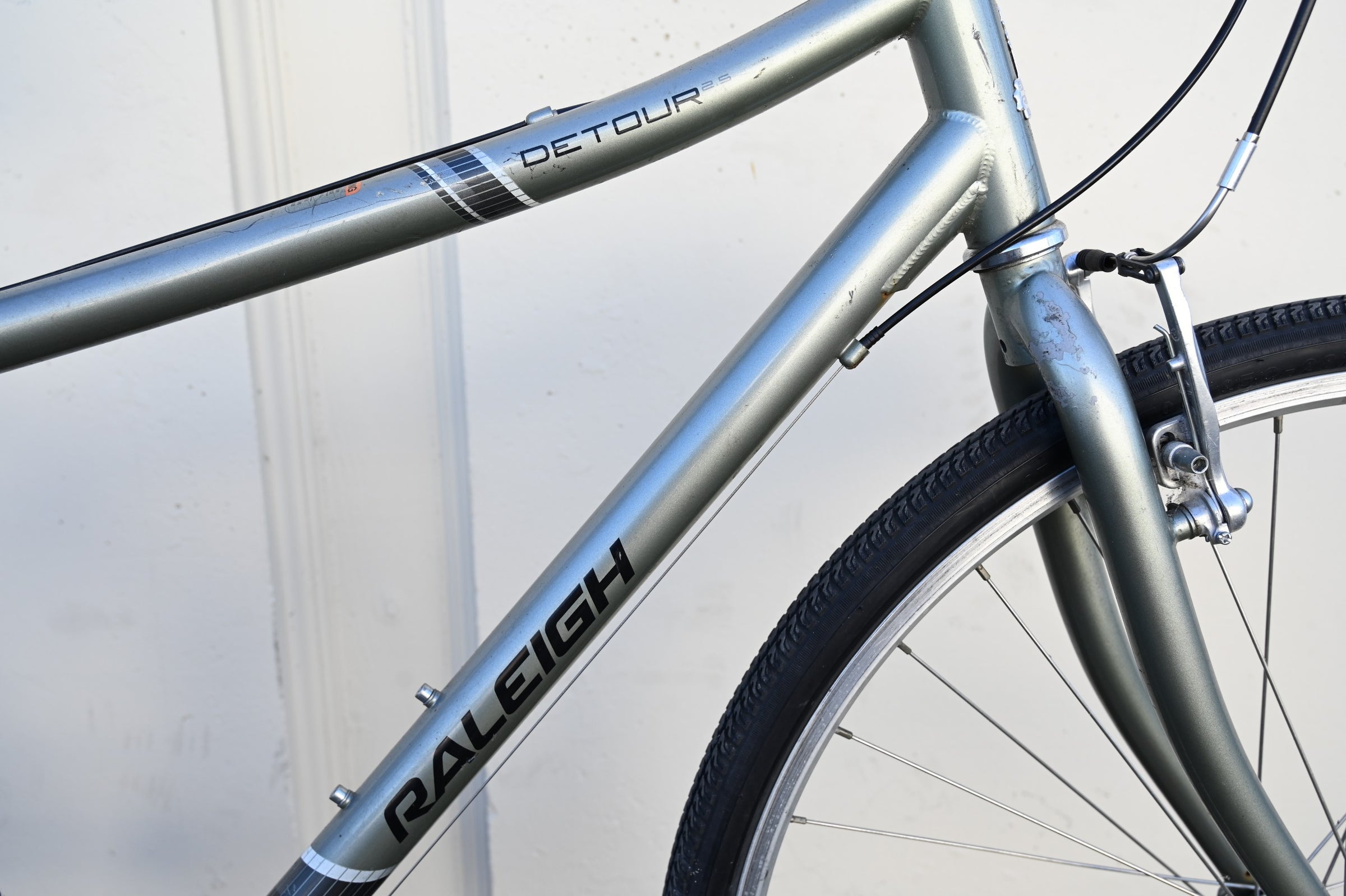 Raleigh Detour 2.5 Commuter Hybrid with High Bars, 7 Speeds, New