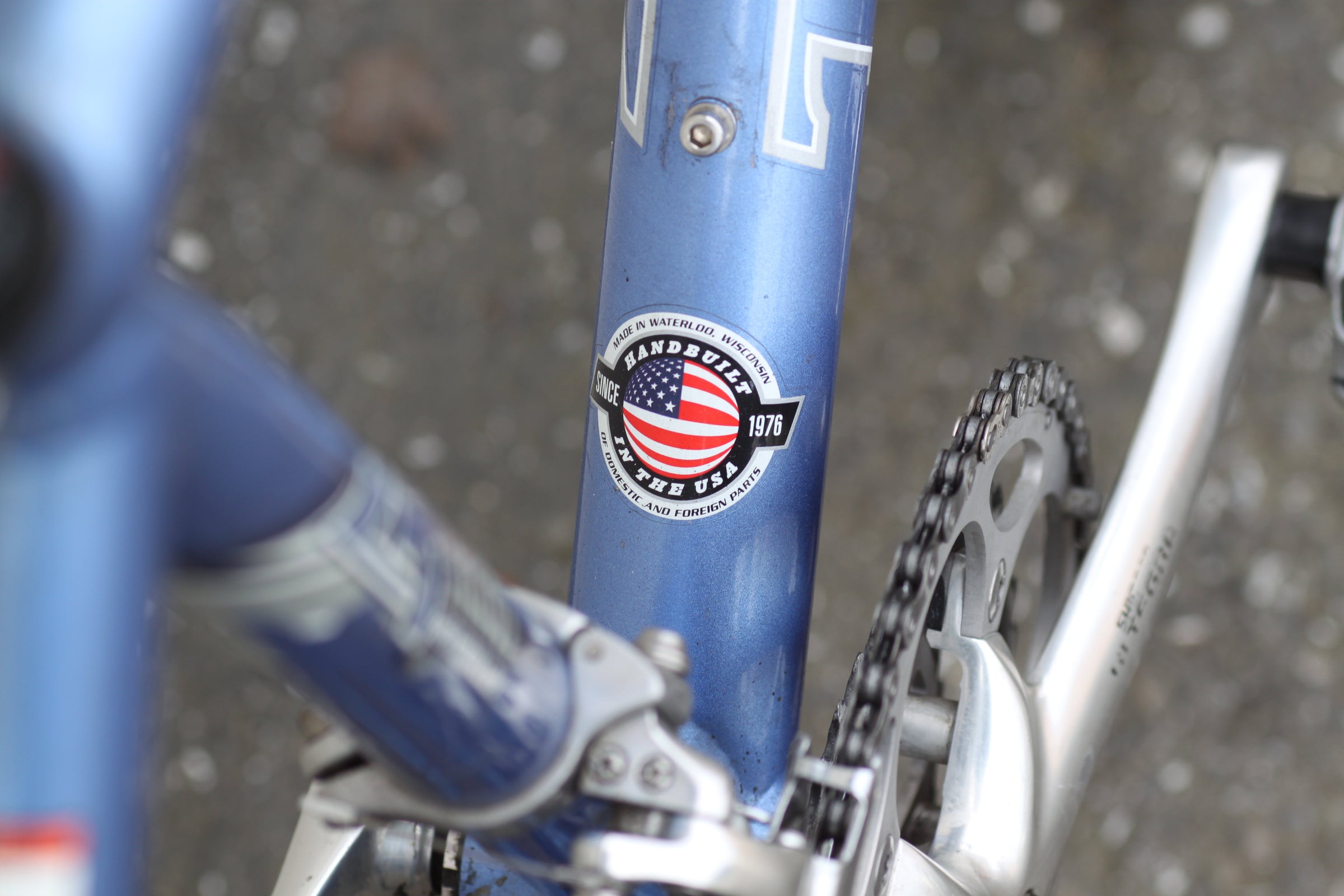 Trek 2200 ZR Alloy / OCLV Carbon Road Bike with 650c Wheels blue