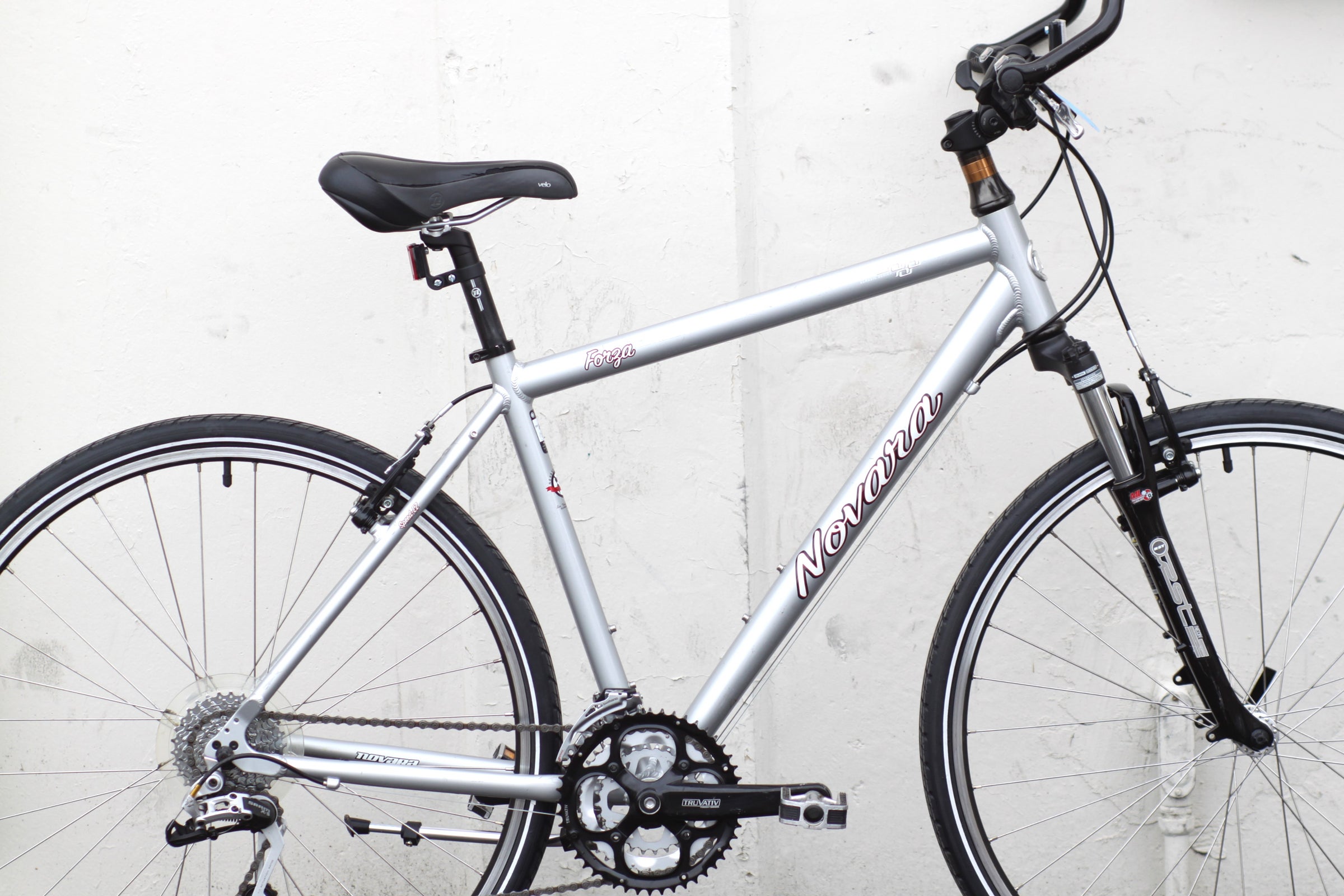 Novara Forza Commuter Hybrid Bike with Suspension Fork M silver