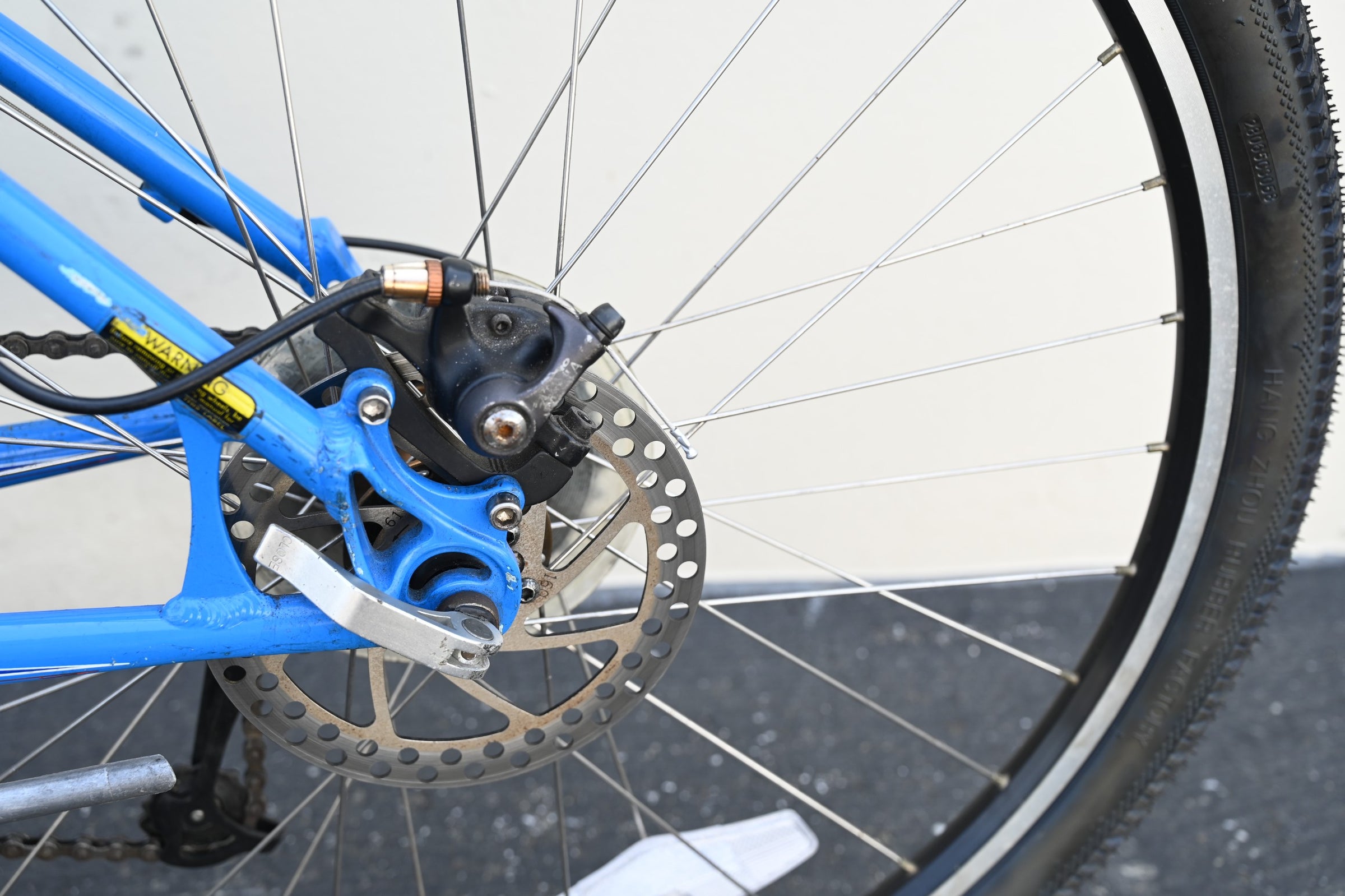 GT Avalanche 2.0 Hardtail MTB 26” Wheelie Bike with Disc Brakes
