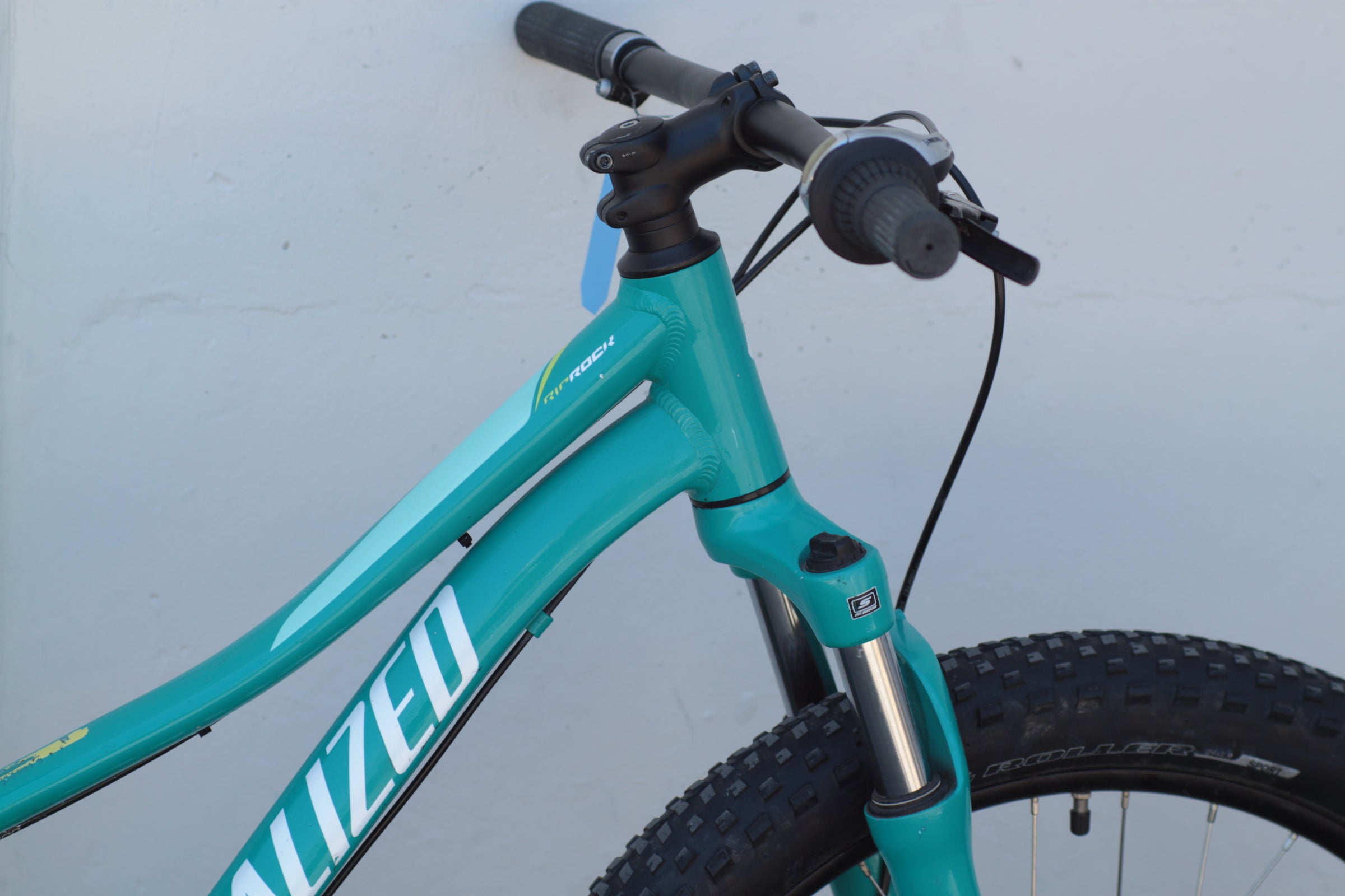 Specialized Riprock 24 Kids Bike with Disc Brakes green Specialized Riprock 24 Kids Bike with Disc Brakes green