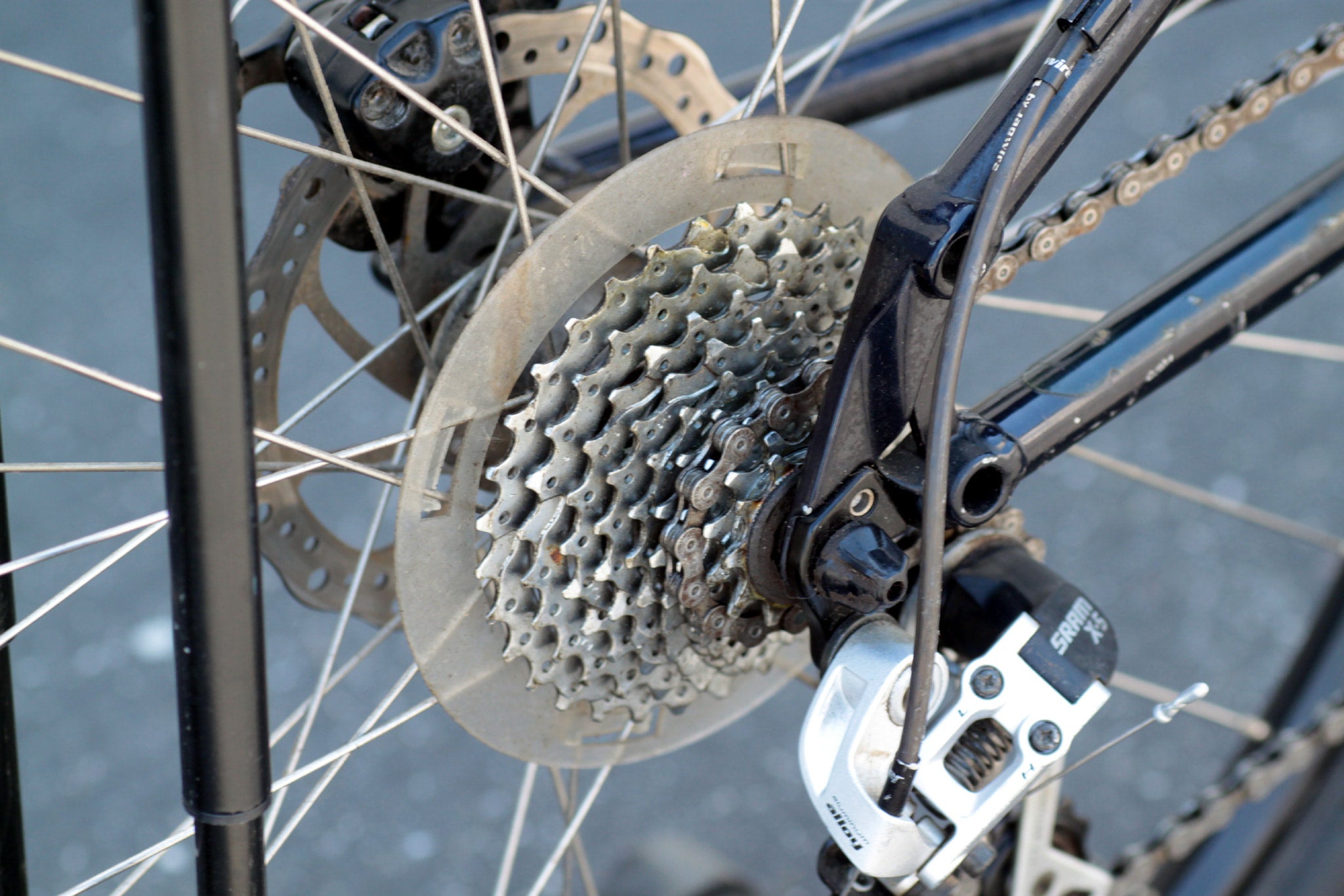 GT I-Drive 4 4.0 Full Suspension Mountain Bike with Disc Brakes
