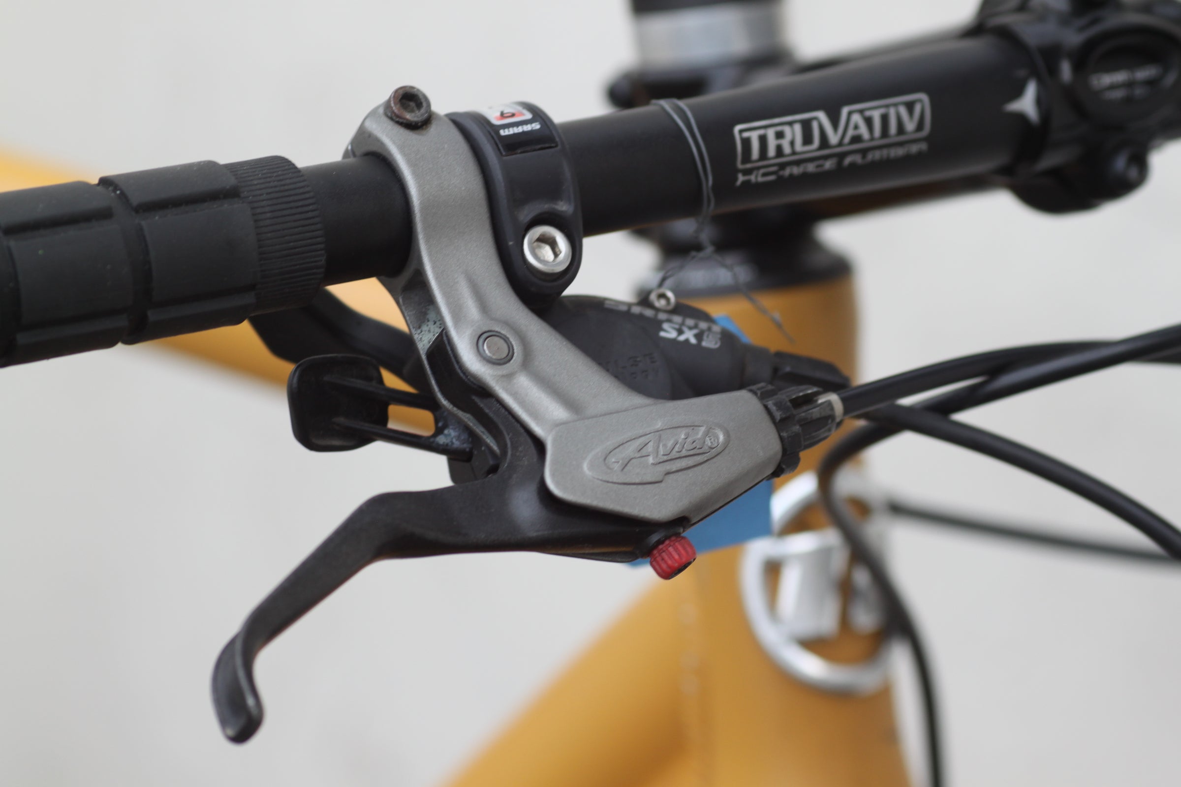 Novara Big Buzz Gravel Commuter Hybrid with Disc Brakes 18