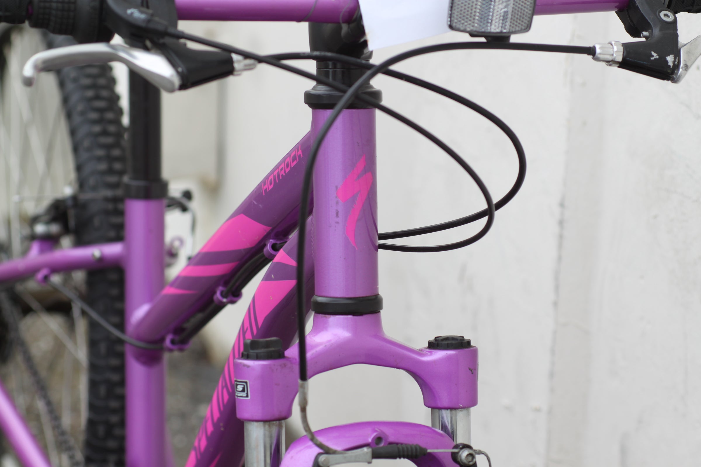 Specialized Hotrock 24 Girl's Bike with 7-speeds, Suntour Fork