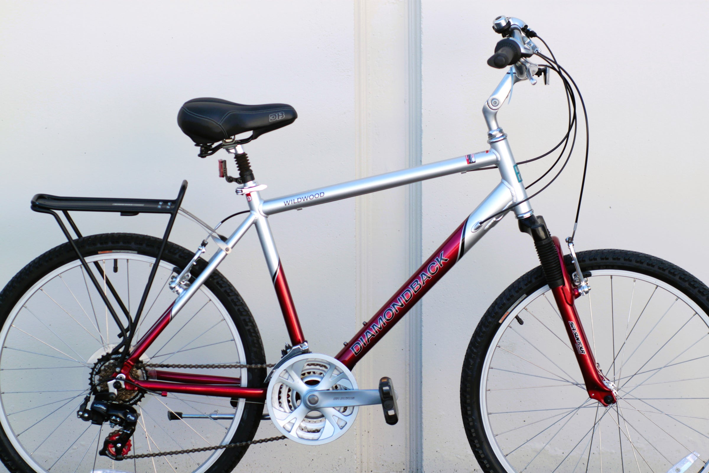 Diamondback Wildwood Commuter Hybrid Bike with Rear Rack silver