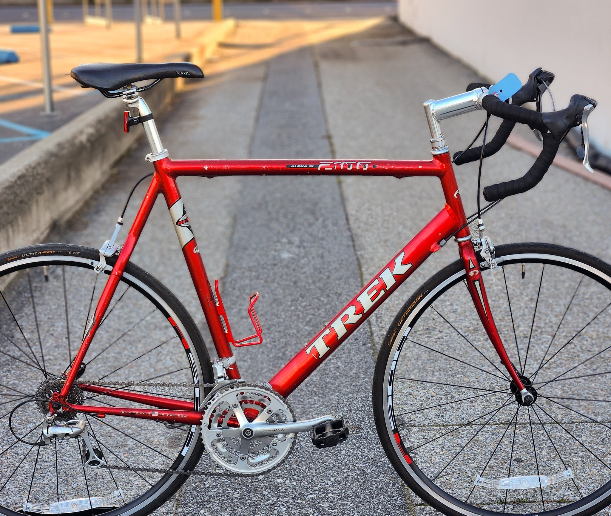 Trek 2100 Alpha SL Lightweight Road Bike with Carbon Fork red
