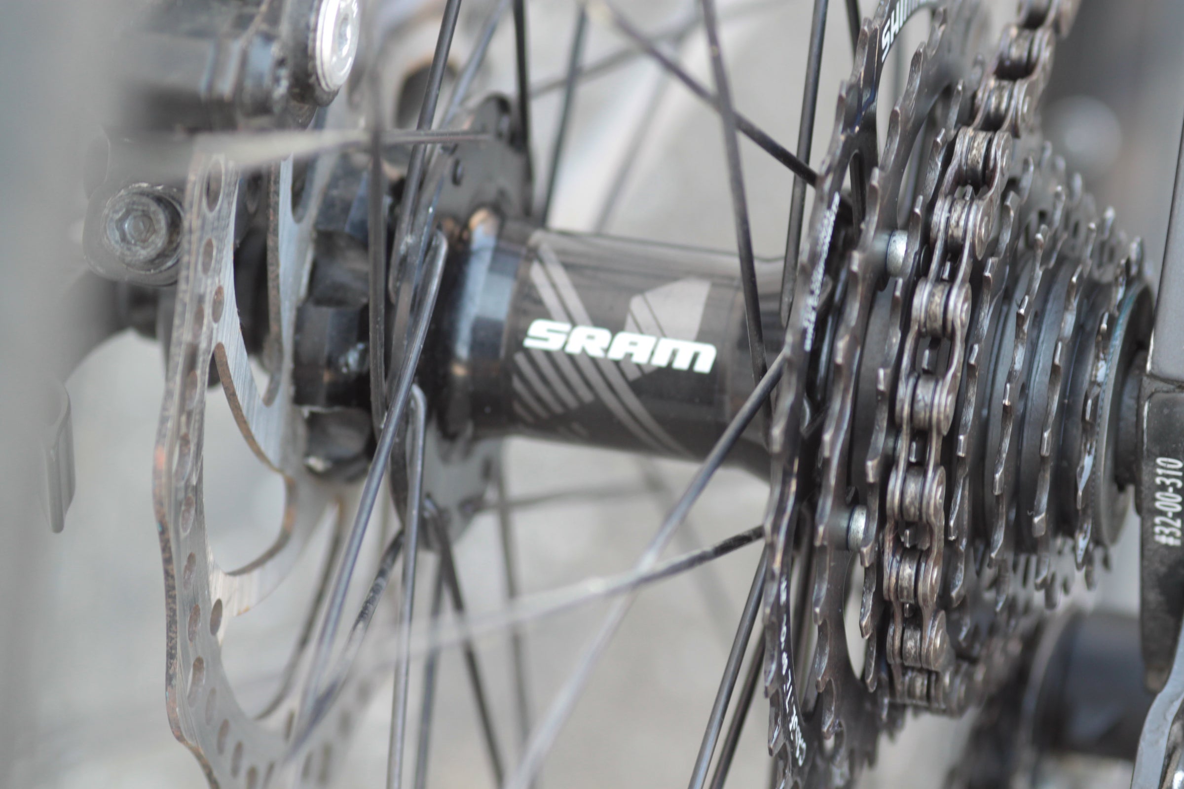 Raleigh Alysa 2 Commuter Fitness Hybrid with Disc Brakes M gray