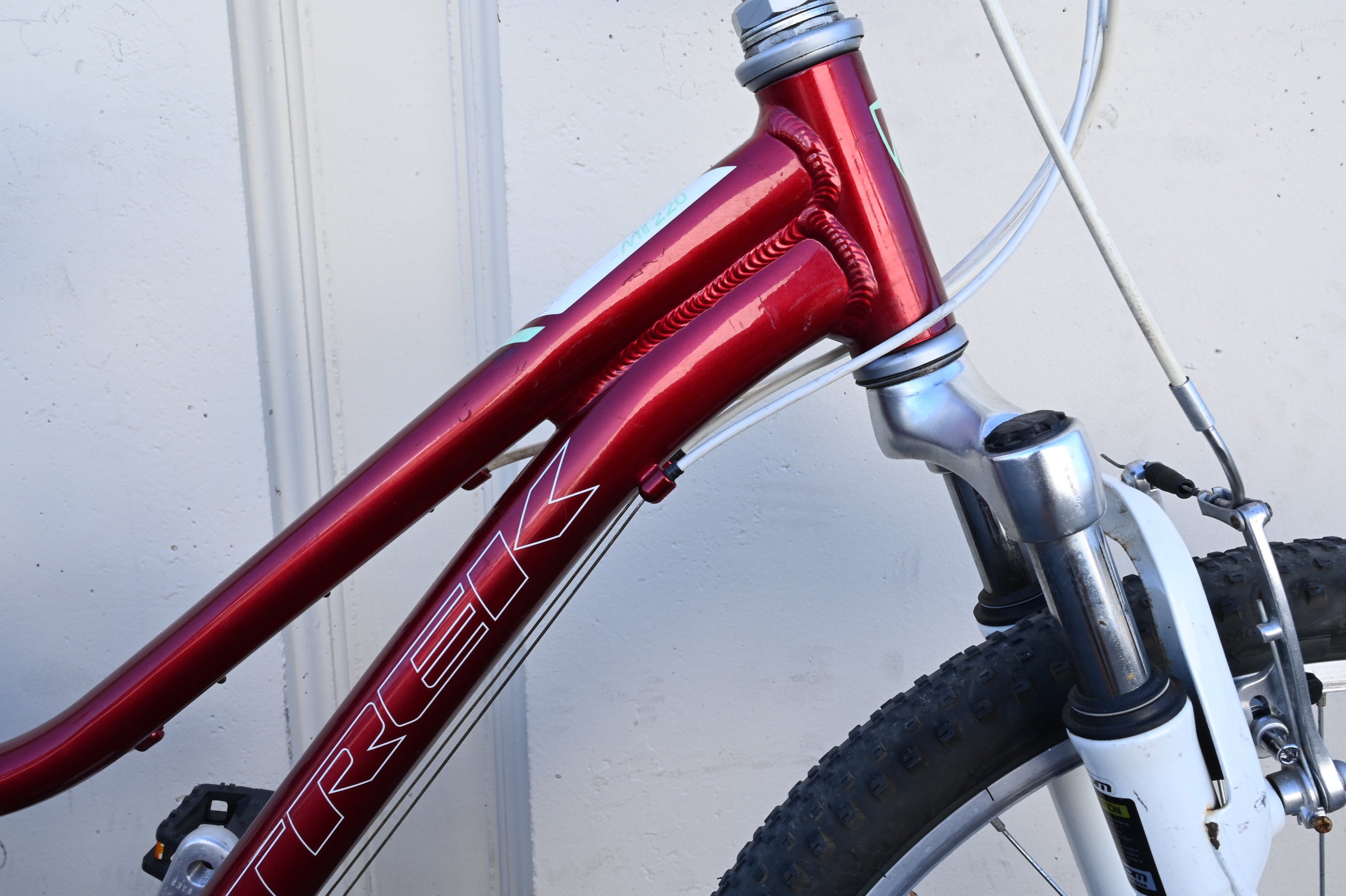 Trek MT220 Girl's Bike with Suntour Fork and 24” Wheels red - ATOR