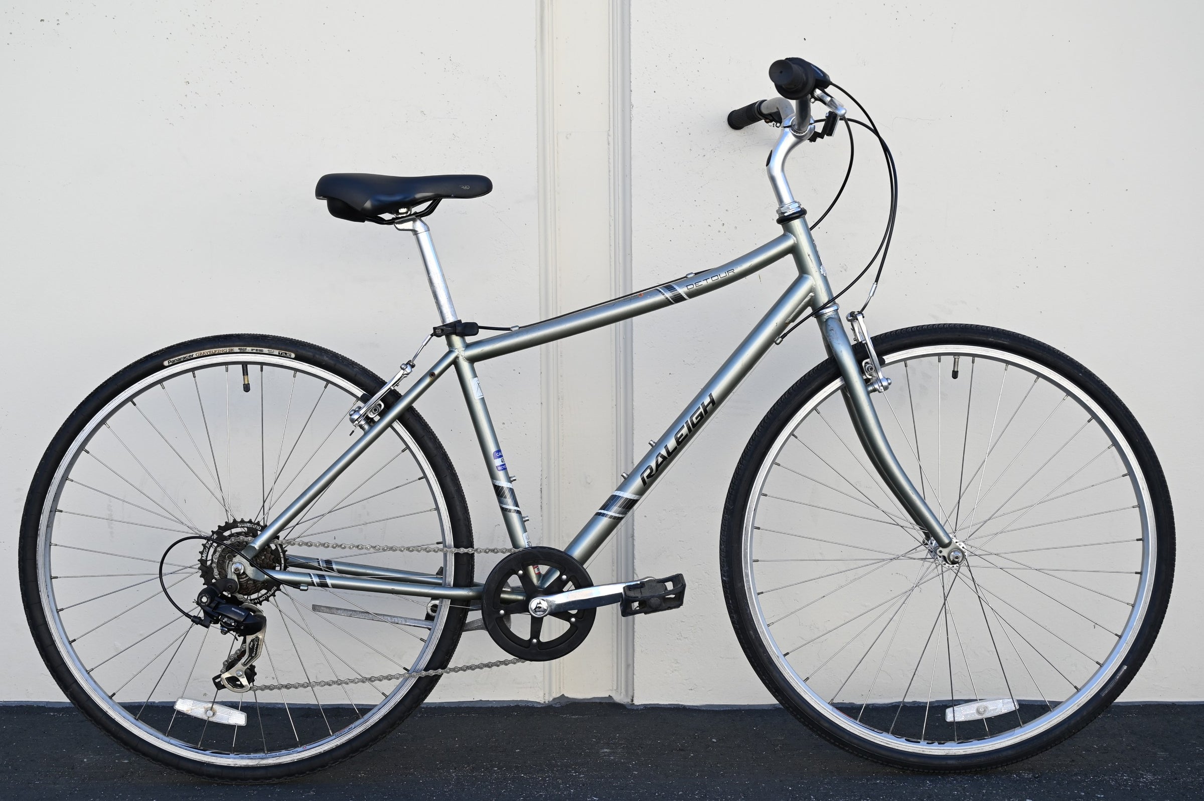 Raleigh Detour 2.5 Commuter Hybrid with High Bars, 7 Speeds, New