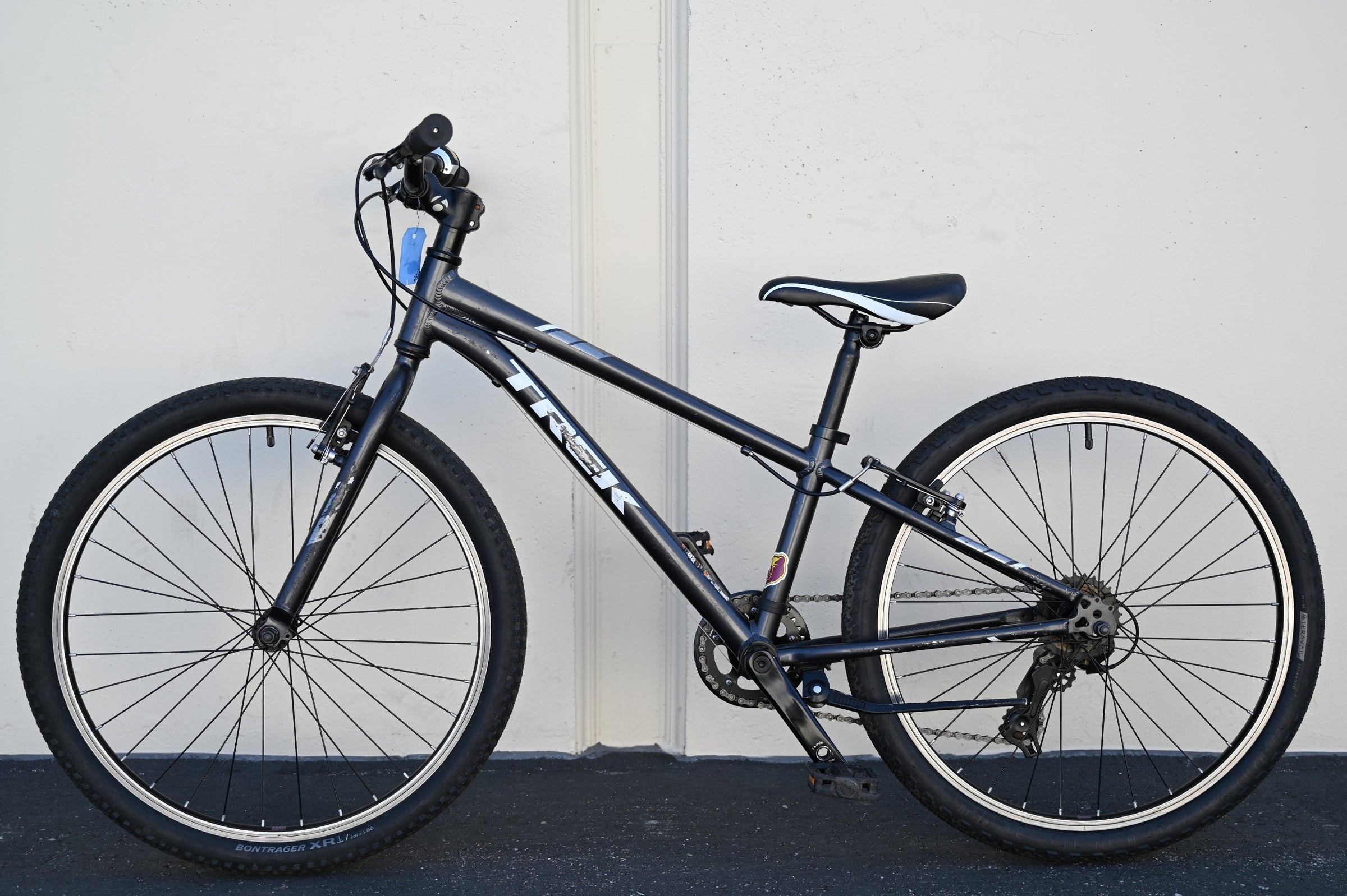 Trek Precaliber 24 Kid's Bike with 7-Speeds, Easy to Ride gray