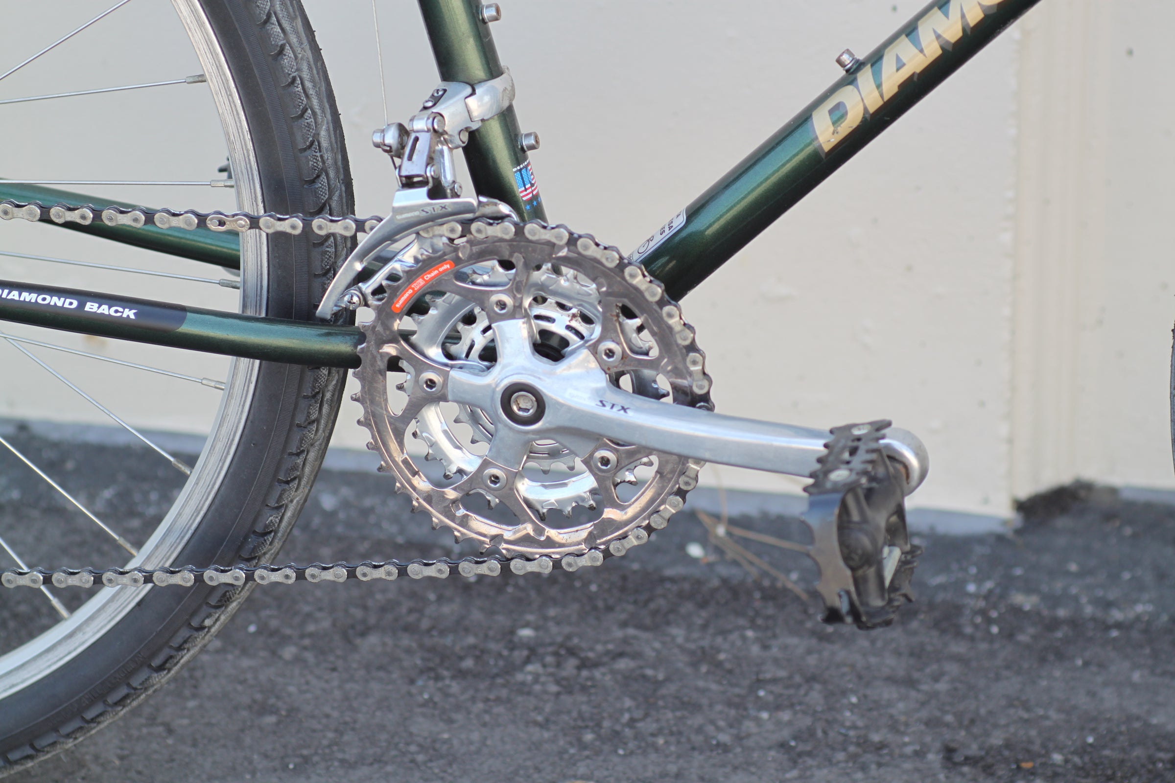 Diamondback Ascent Vintage Hardtail Mountain Bike with Pavement